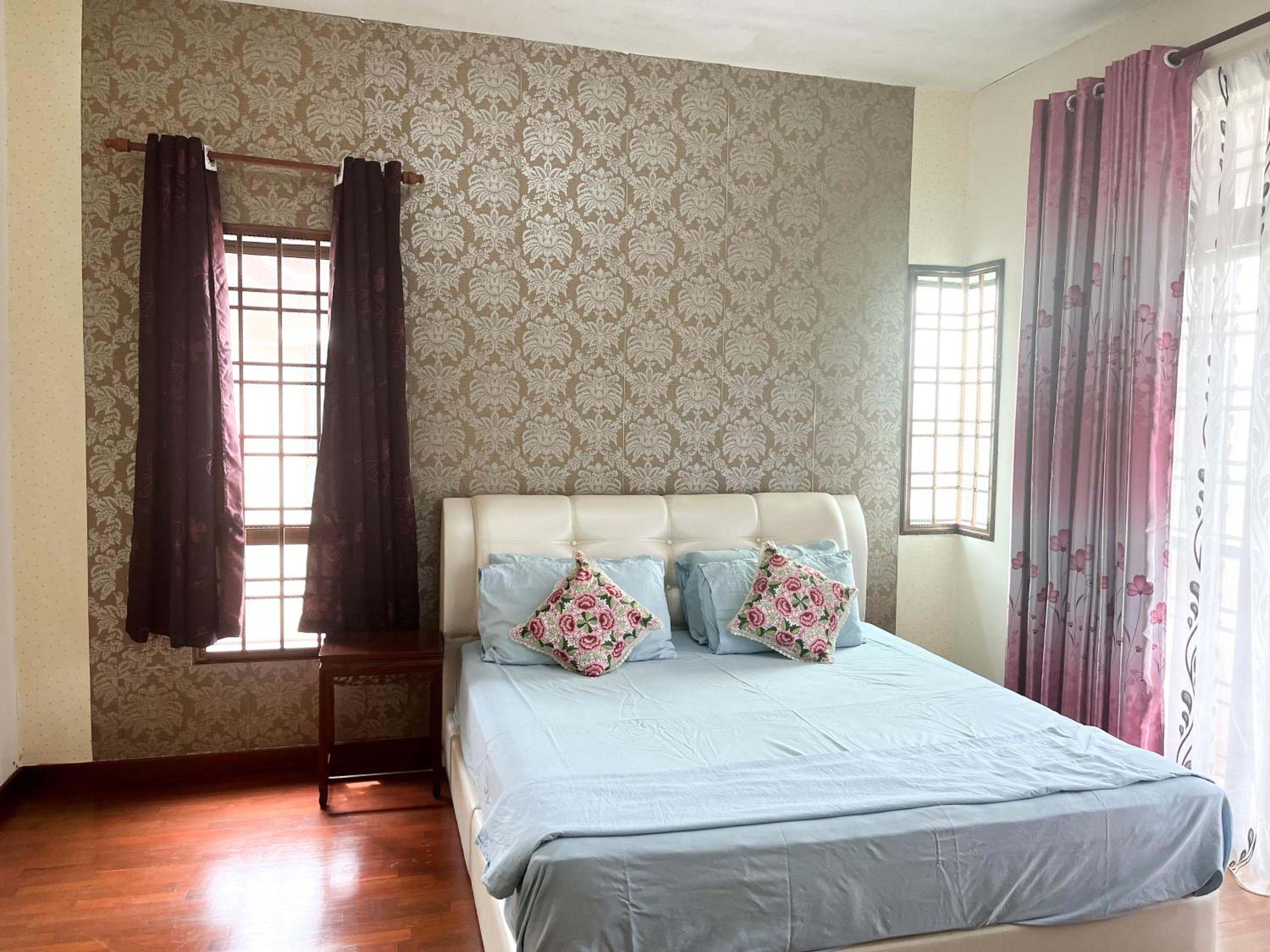 Three-Bedroom House photo 1