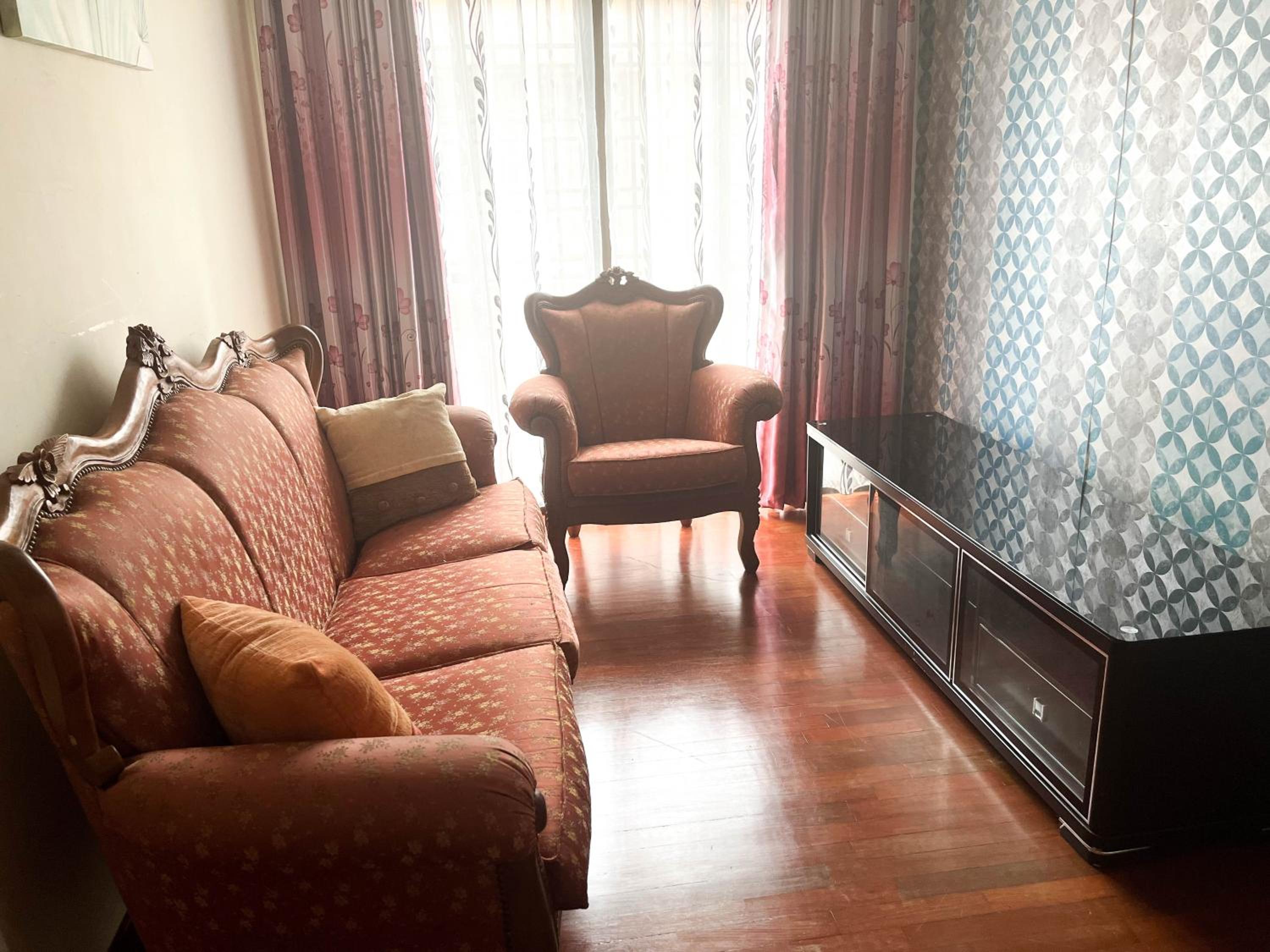 Three-Bedroom House photo 3