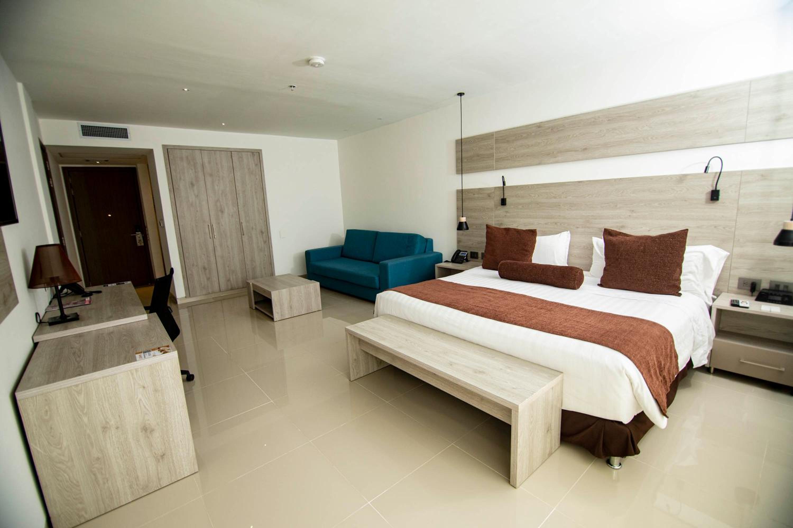 Deluxe Room - Photo 6