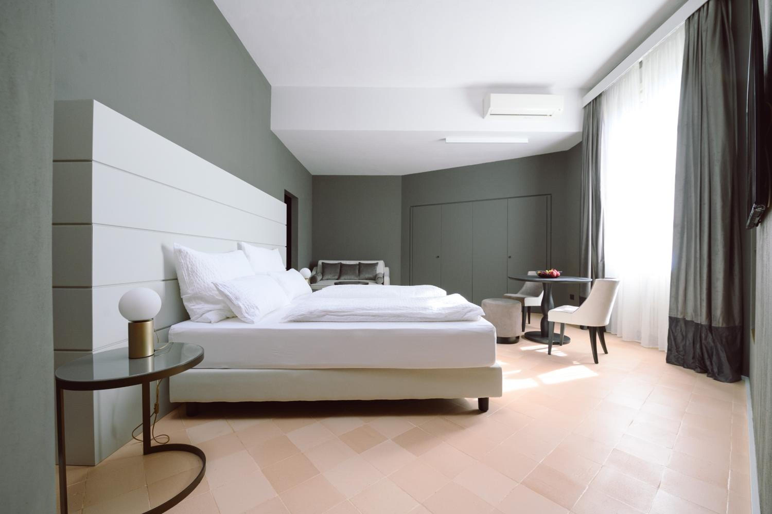 Large Double Room photo 3