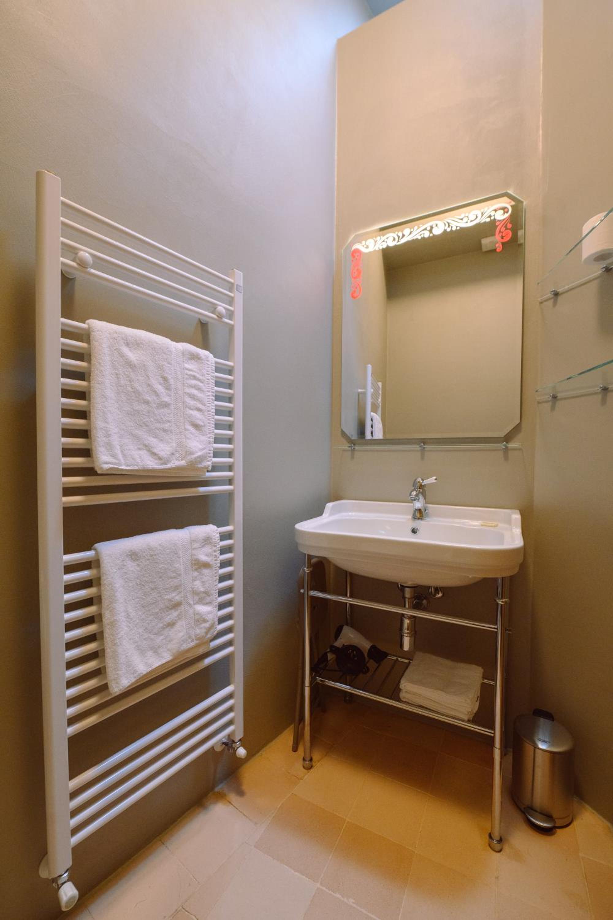 Large Double Room photo 2
