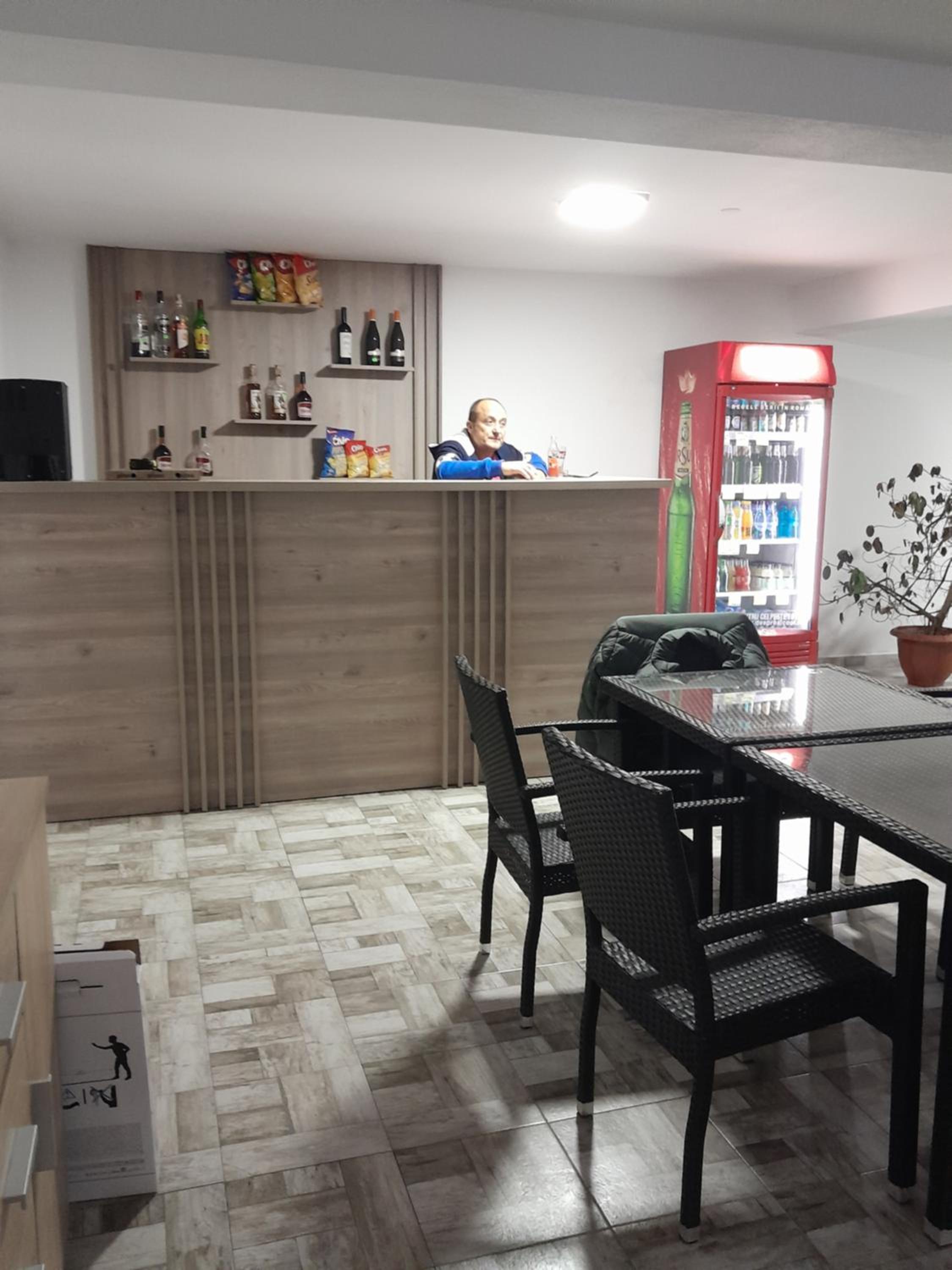 Double Room with Private Bathroom - Photo 2