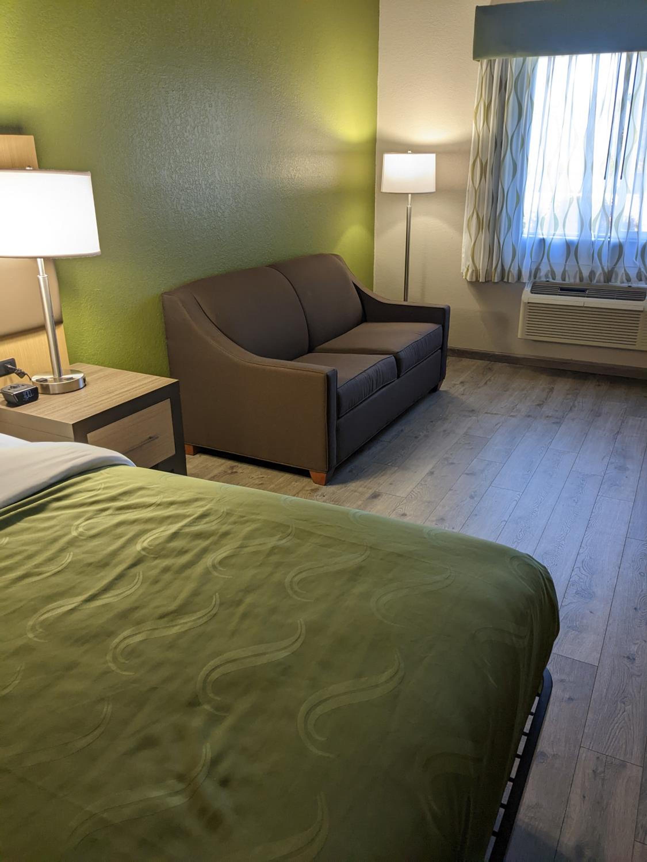 King Suite - Non Smoking - Photo 7