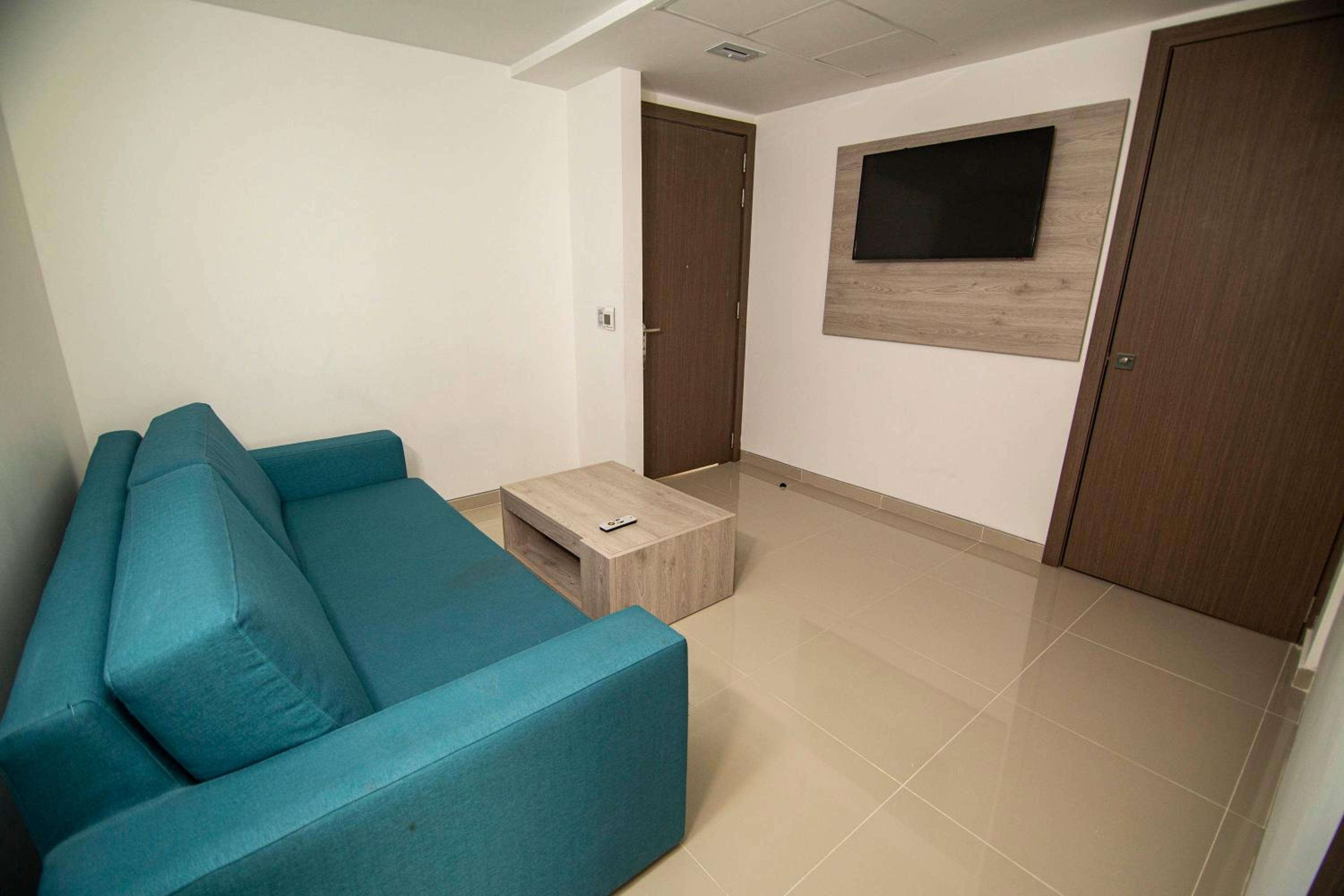 Suite - Photo 10