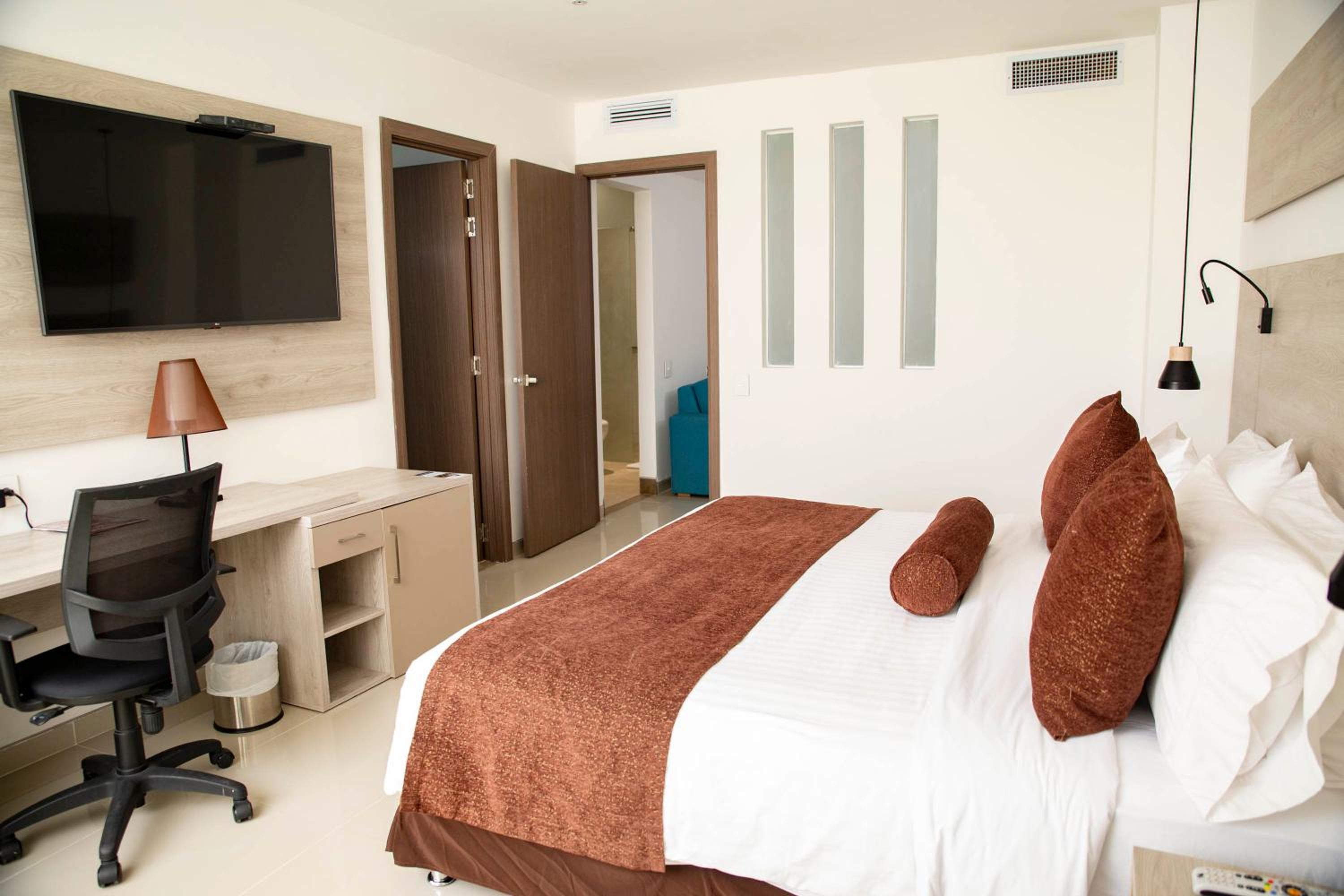 Suite - Photo 9