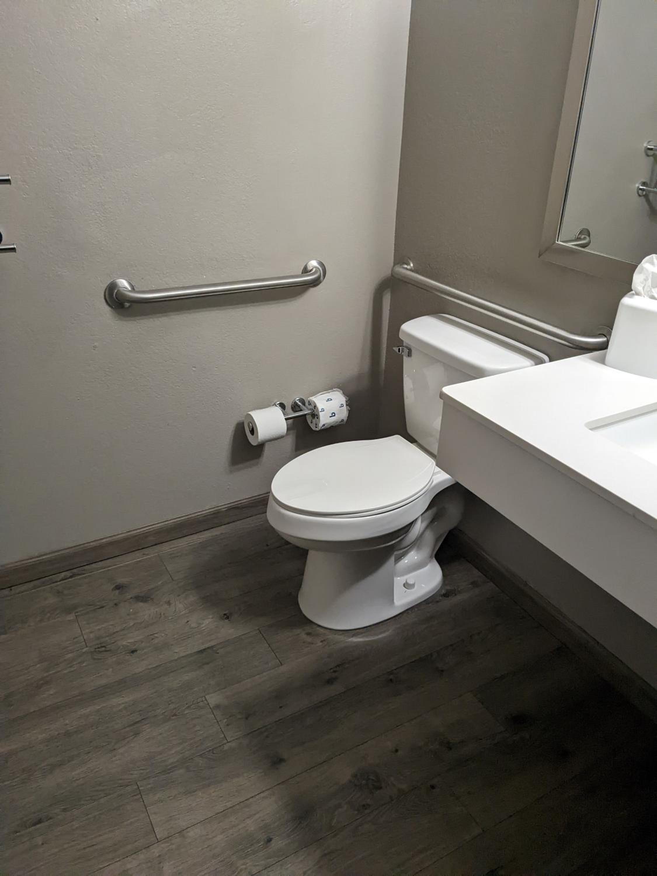 Queen Room with Two Queen Beds with Accessible Tub - Accessible/Non-Smoking - Photo 8