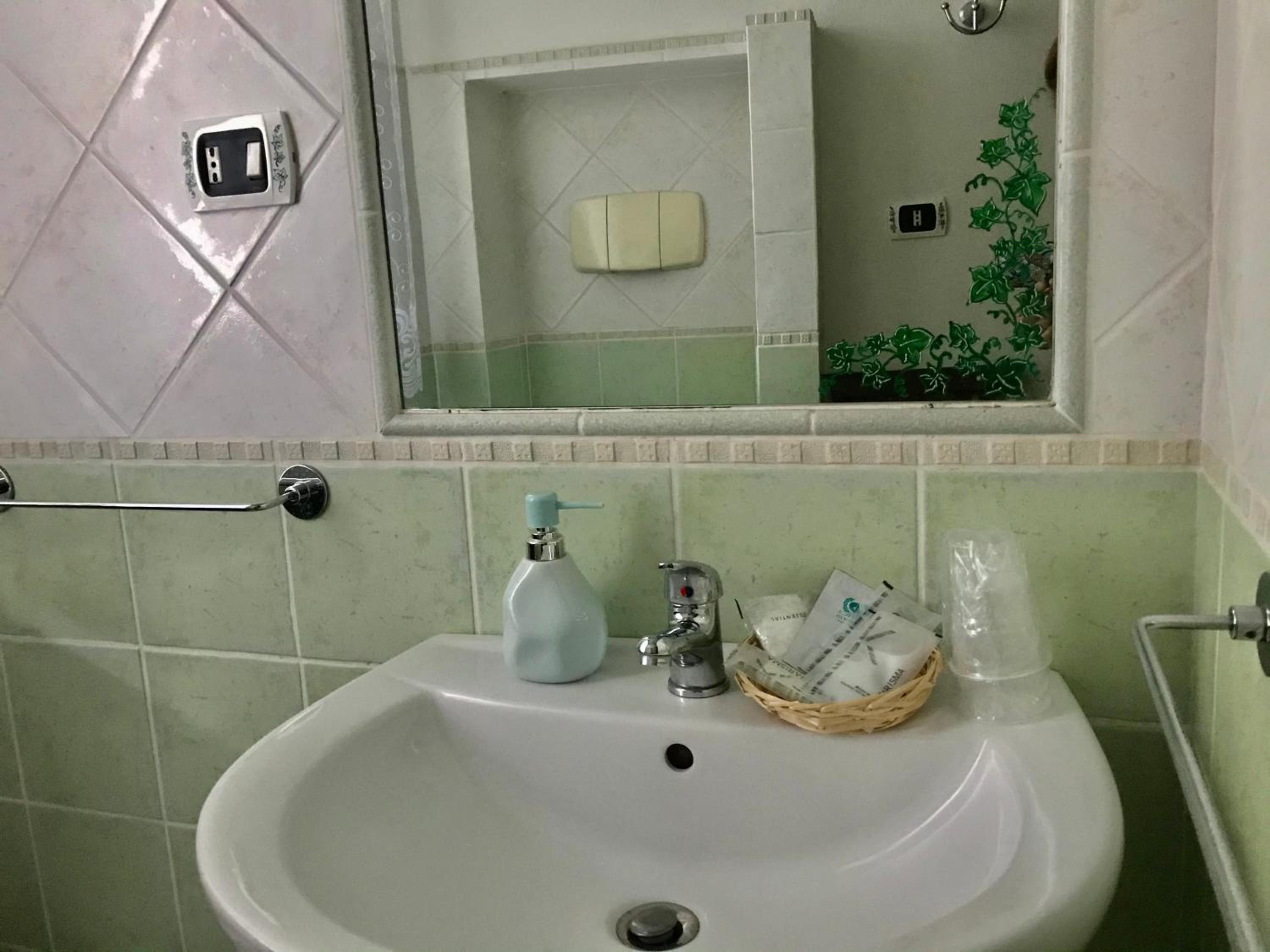 Triple Room with Private Bathroom photo 3