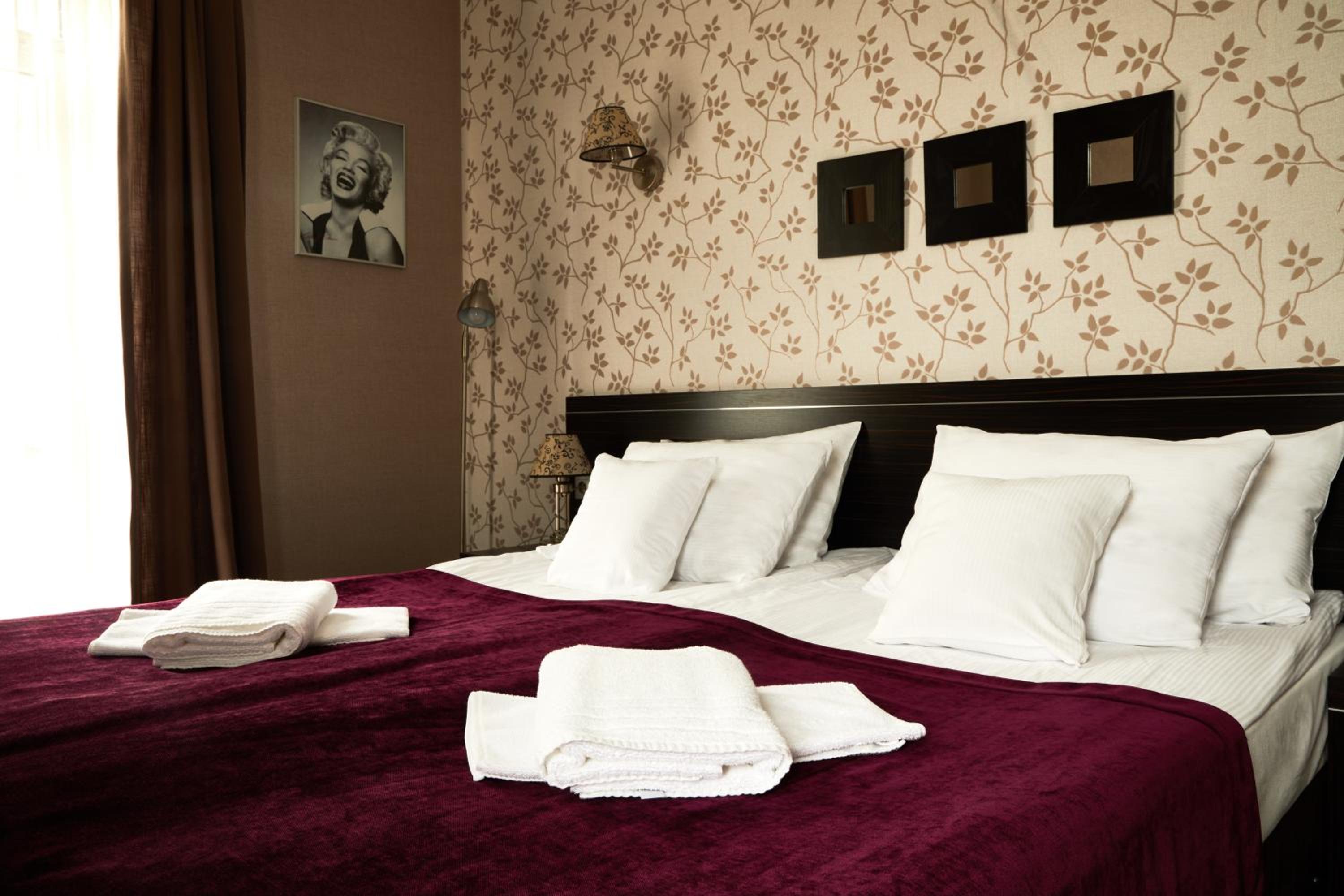 Deluxe Double Room with double sofa photo 2