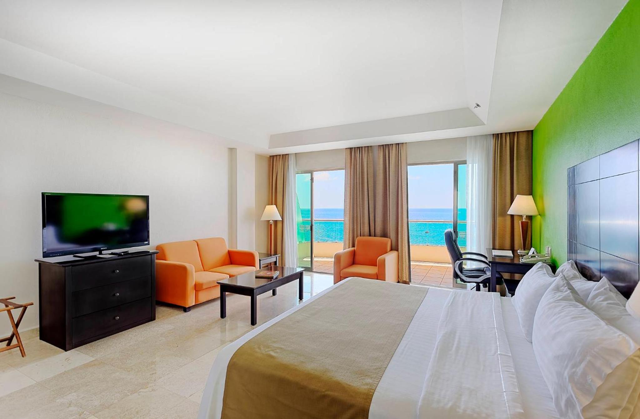 Premium King Room - Photo 1