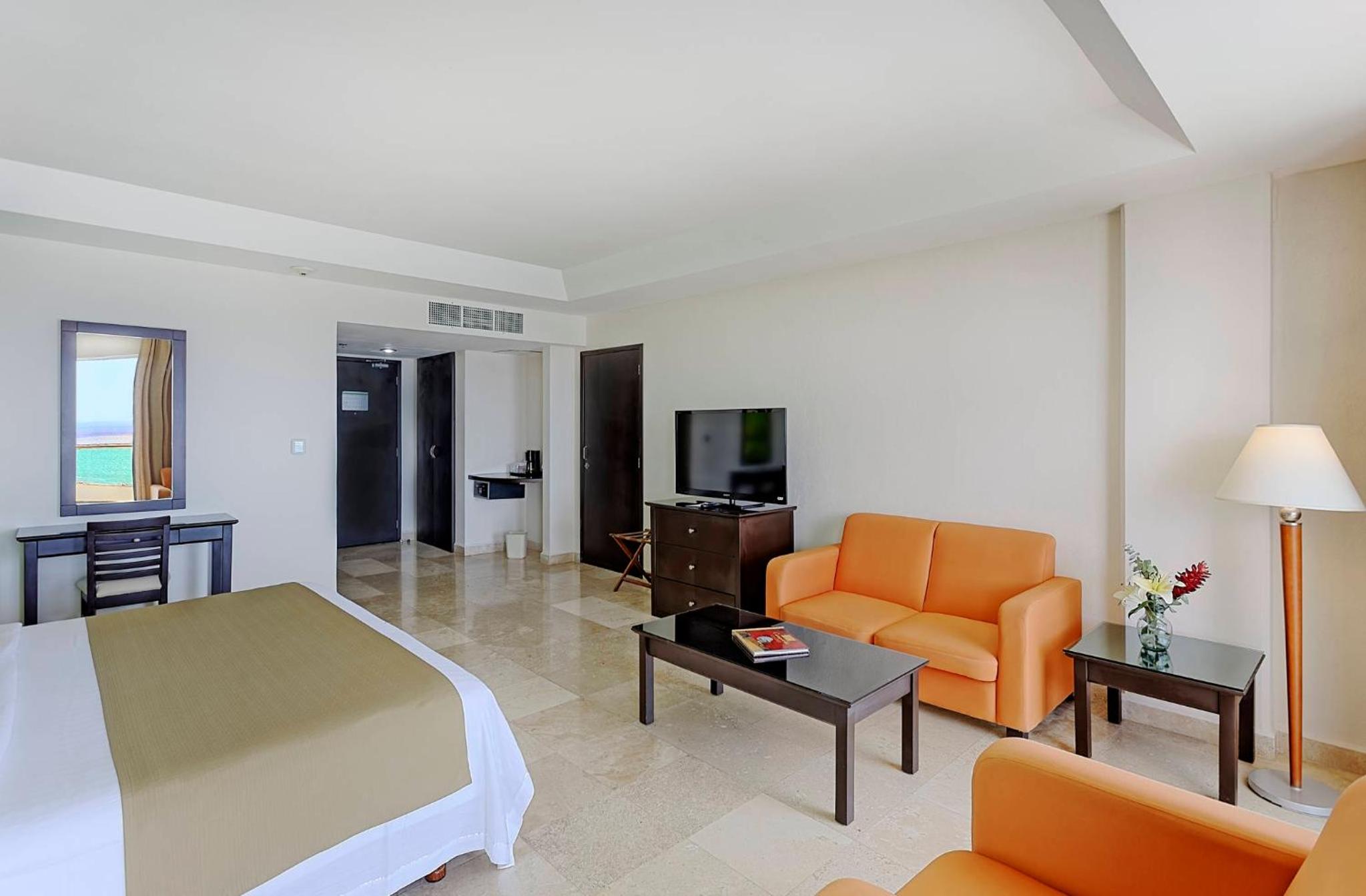 Premium King Room - Photo 4
