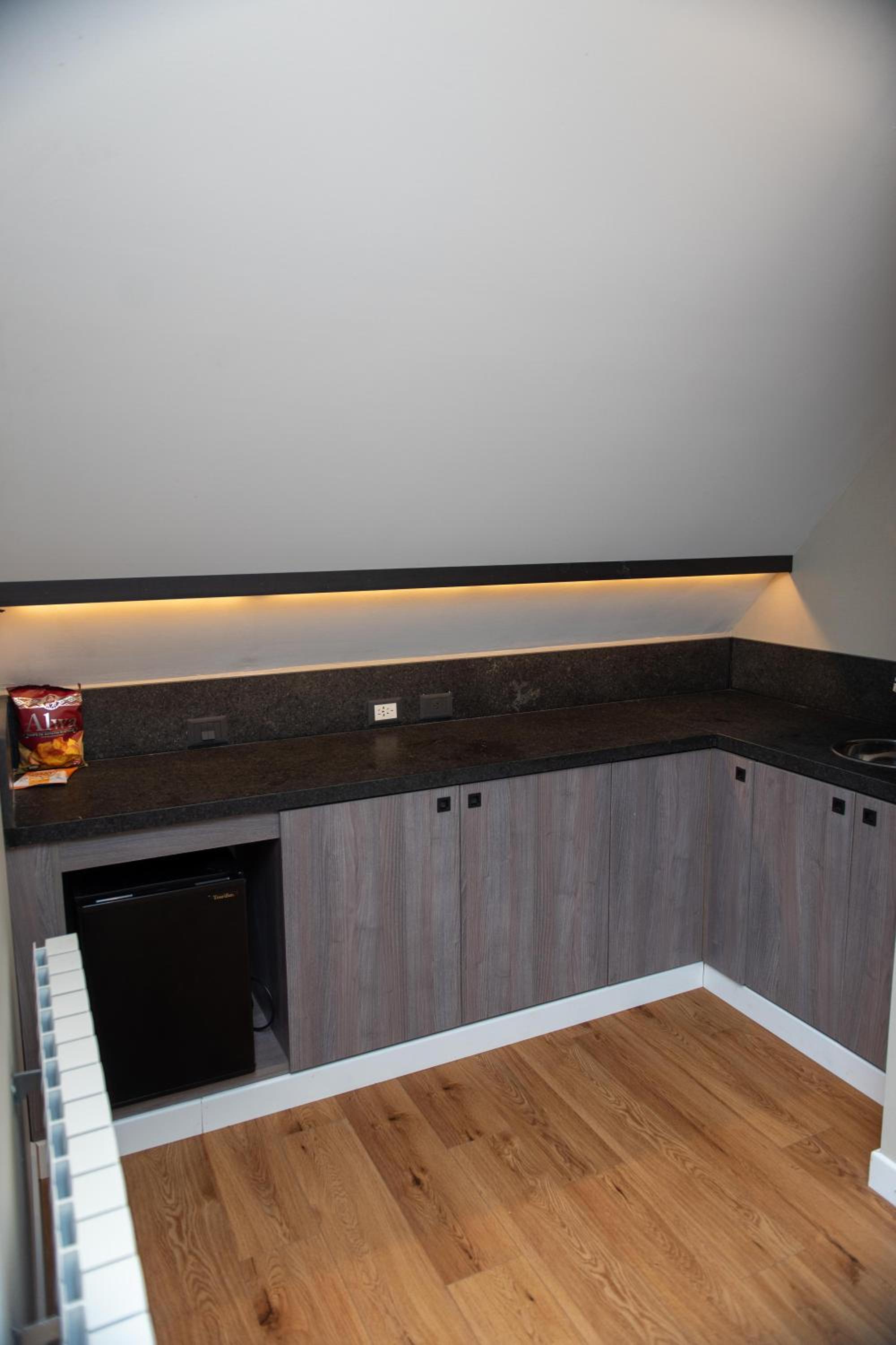 Suite With Mountain View thumbnail 5