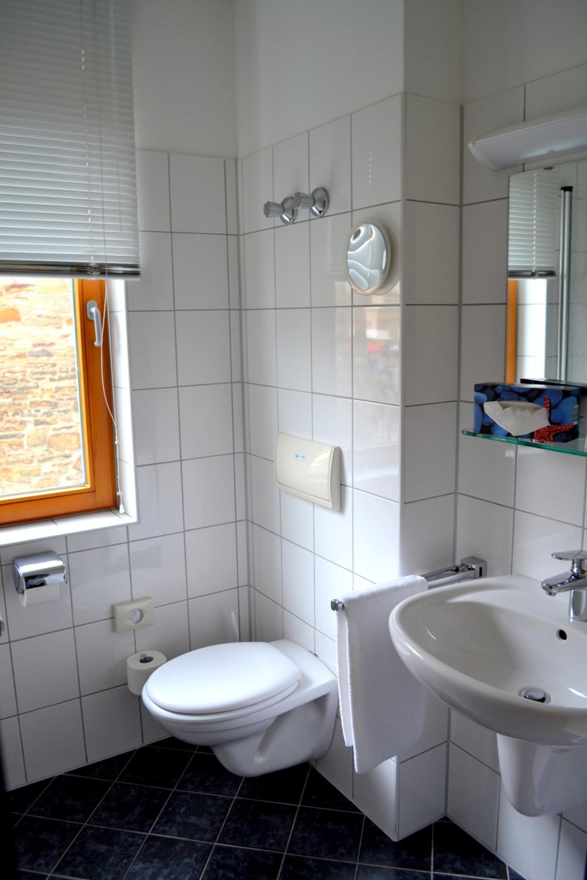 Double or Twin Room - Photo 3