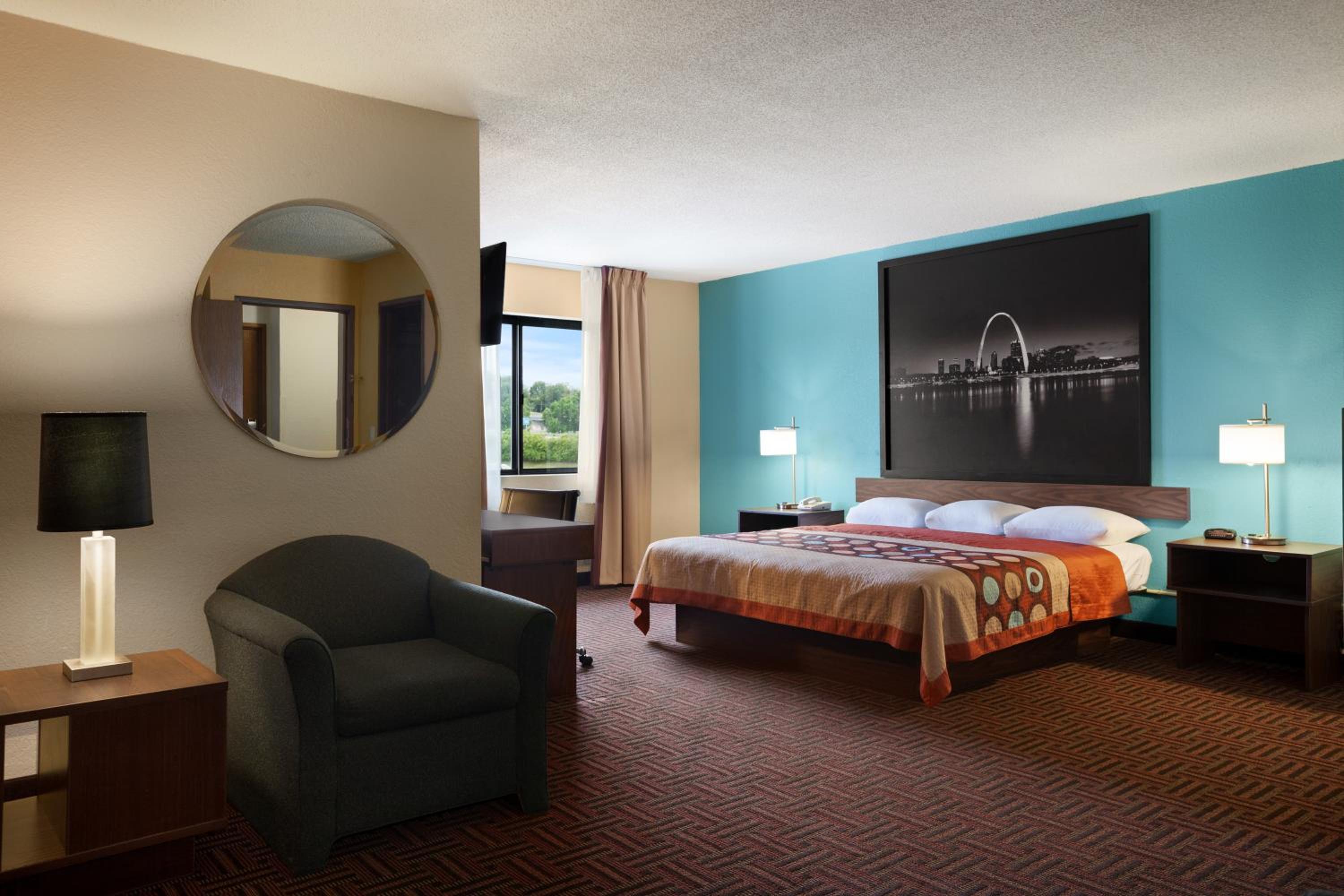 King Suite - Non-Smoking photo 3