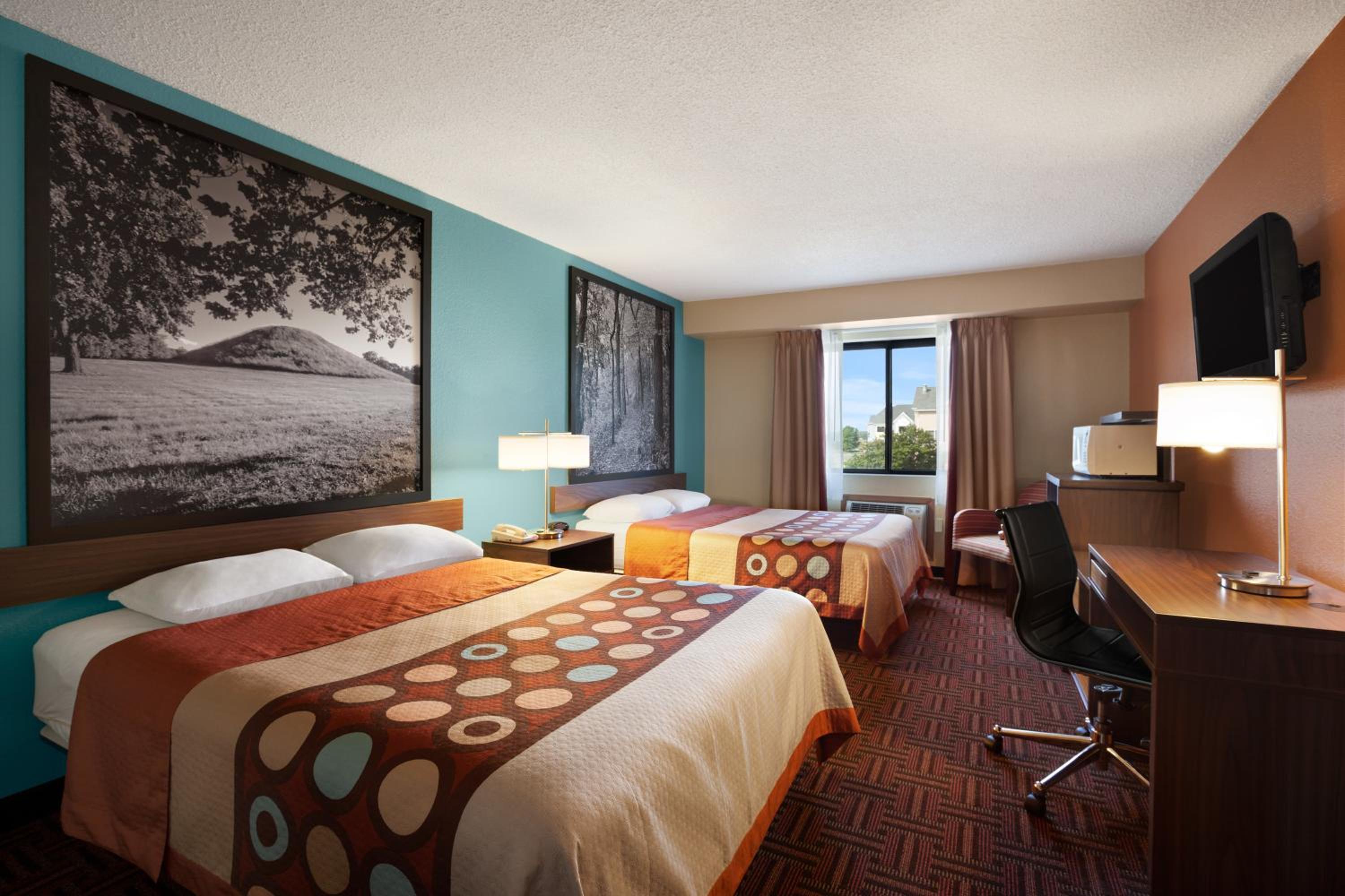 Queen Room with Two Queen Beds - Non-Smoking - Photo 1