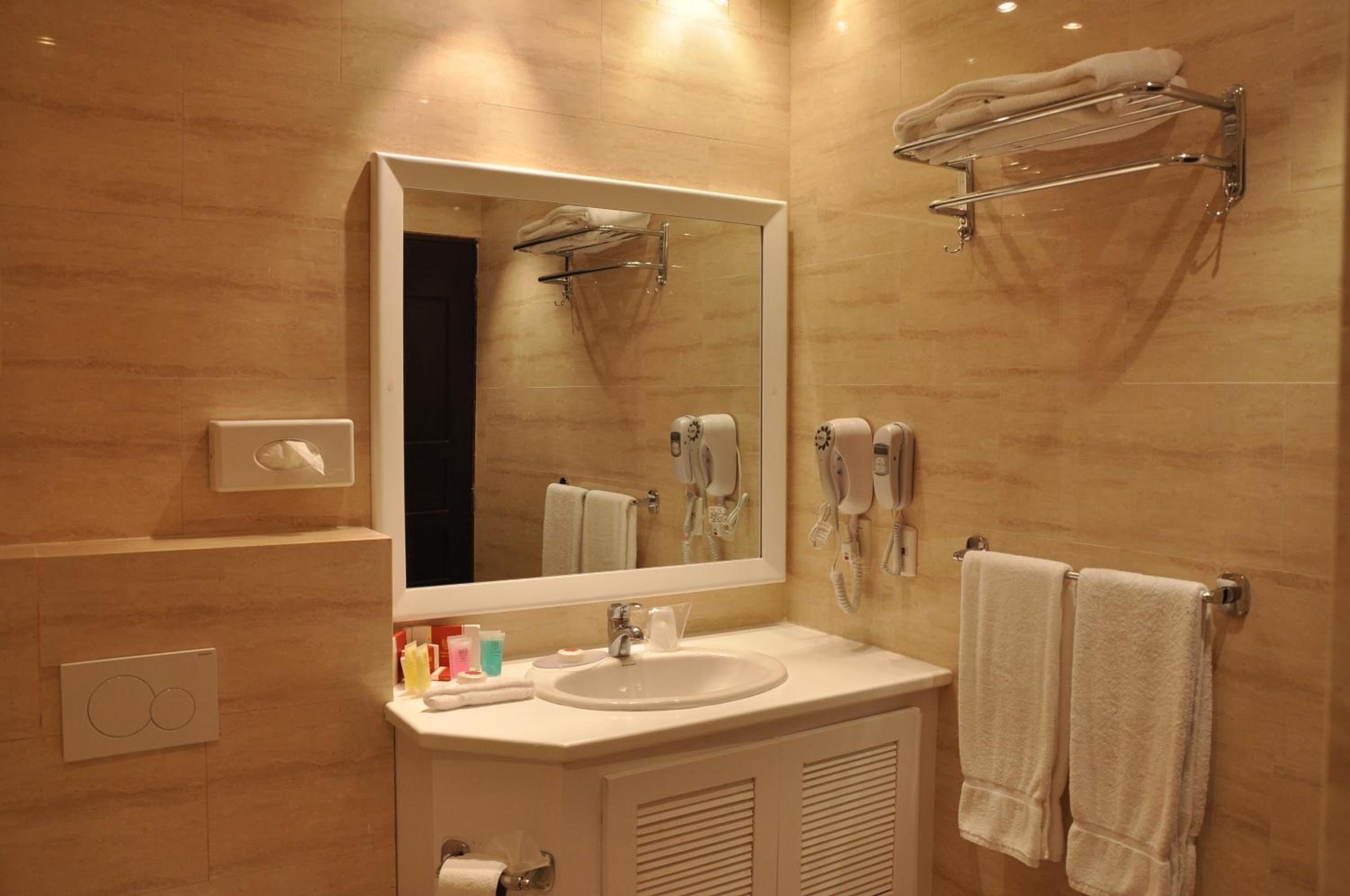 Budget Single Room - Photo 2