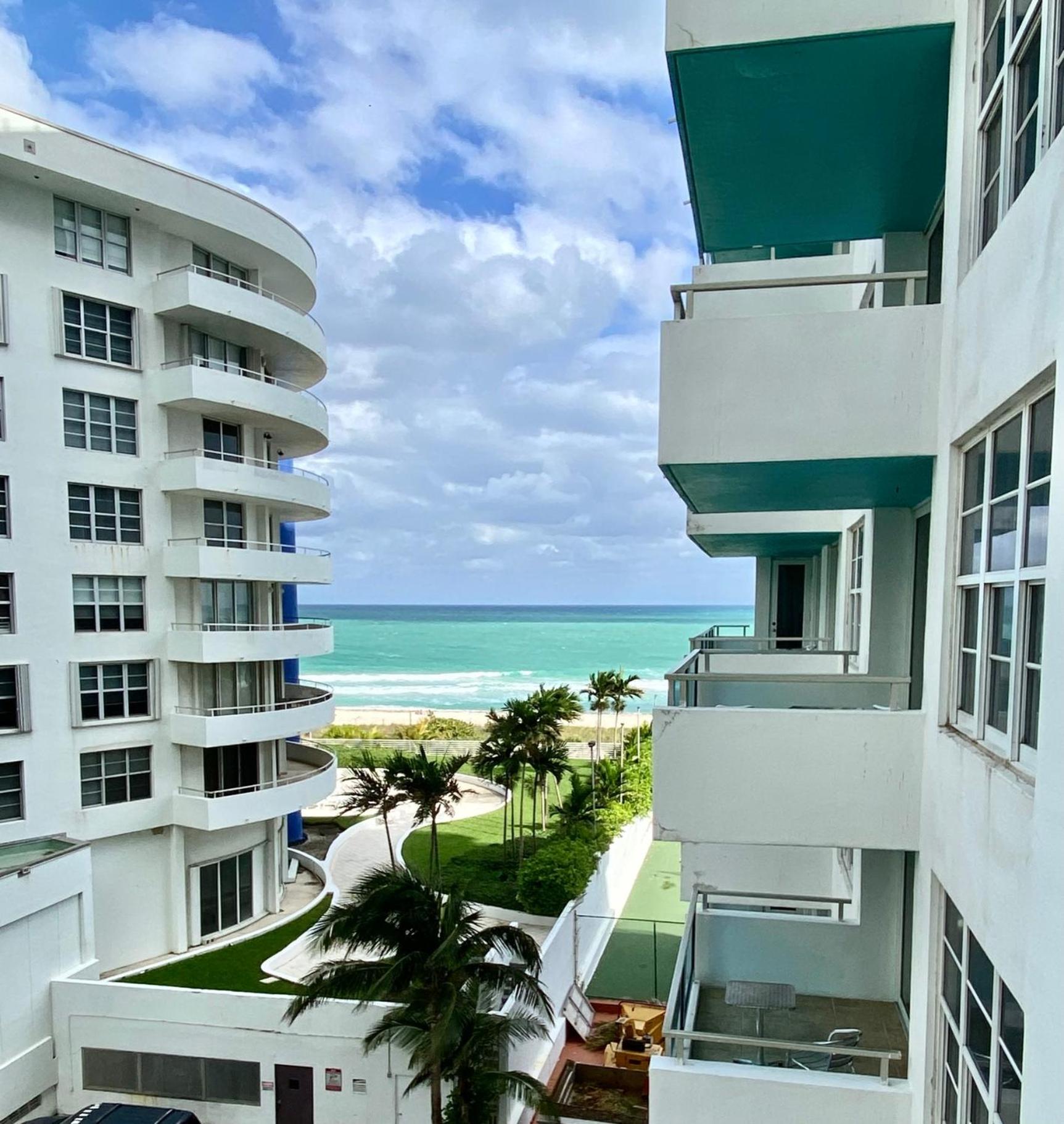 Two-Bedroom Suite with Partial Ocean View - Photo 3