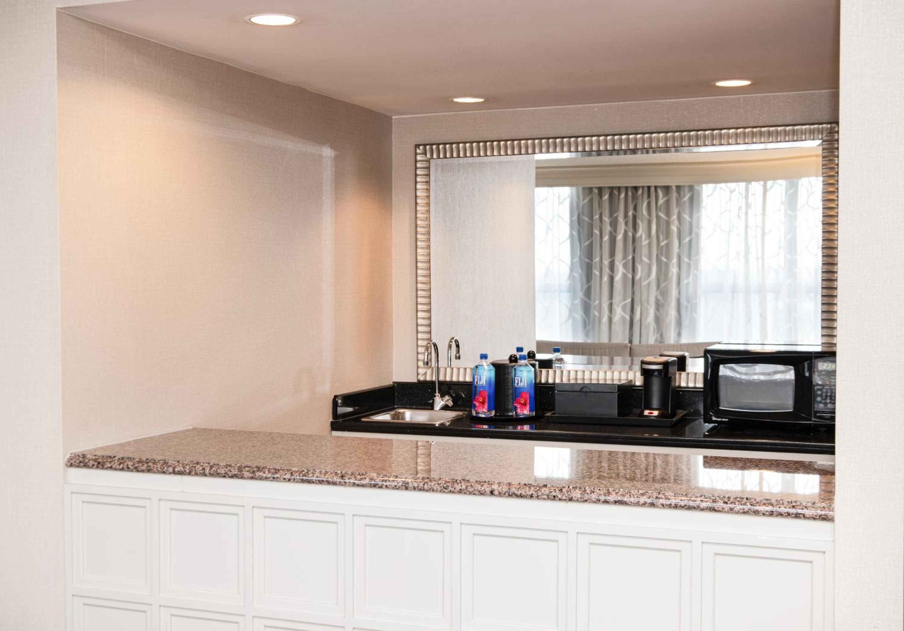 Luxury One-Bedroom King Suite with Sofa Bed - Photo 4