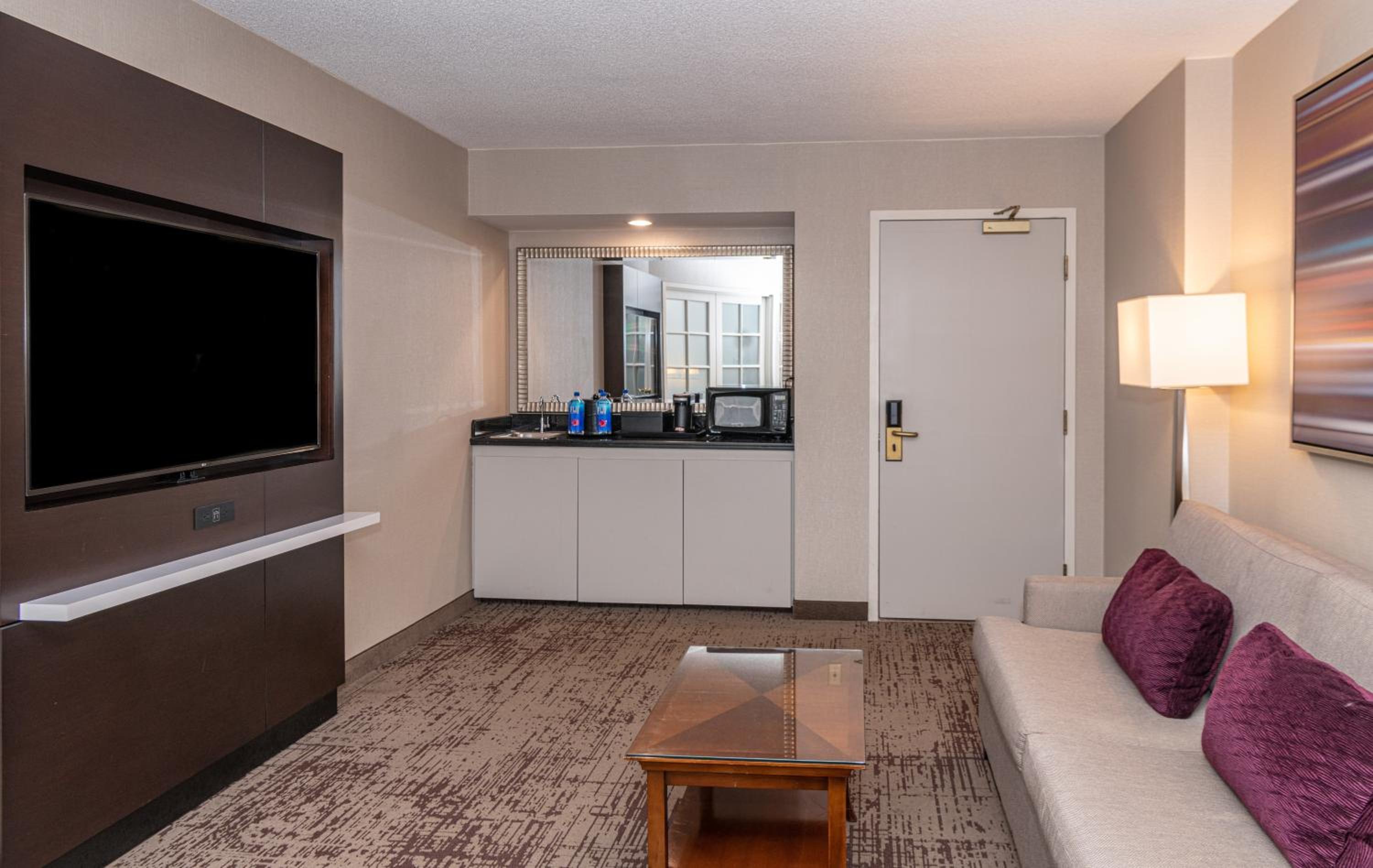 One-Bedroom King Suite with Sofa Bed - Photo 2