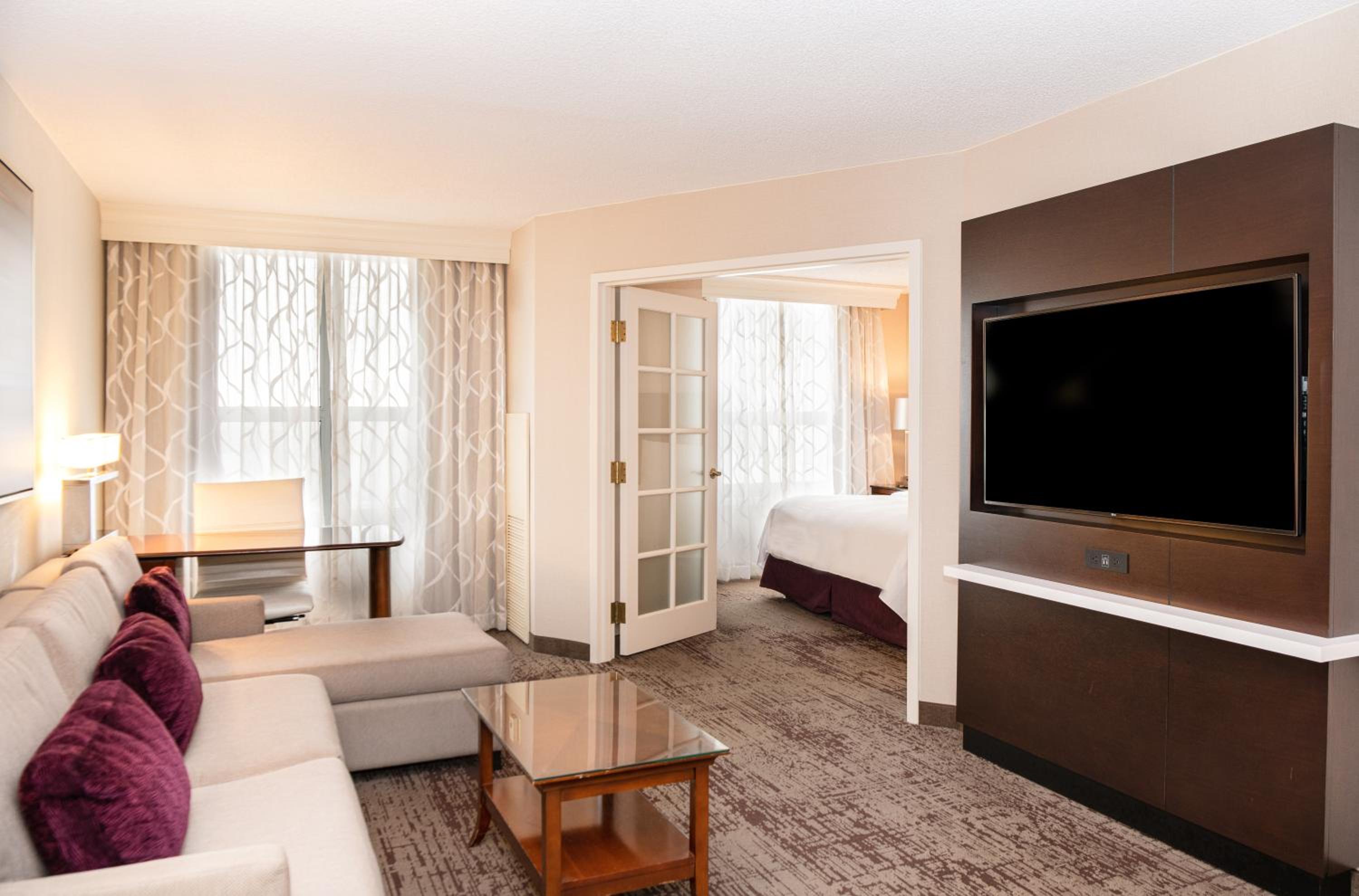 One-Bedroom King Suite with Sofa Bed - Photo 10