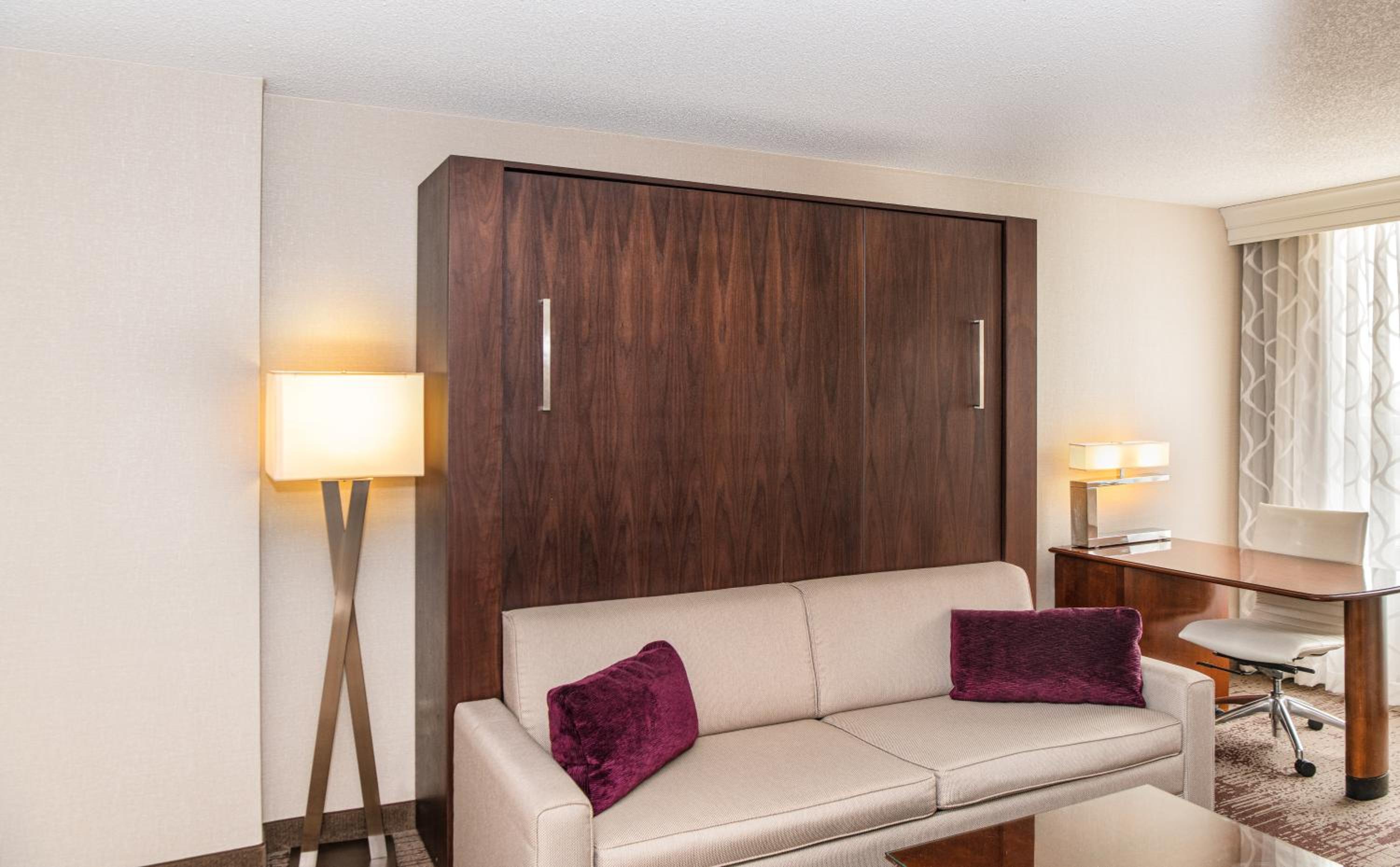 Two bedded King, 1 Bedroom Suite, 1 King Murphy - Photo 1