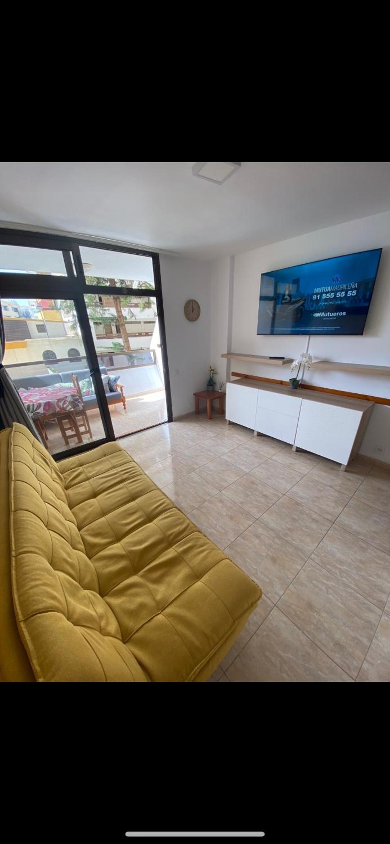 Apartment with Pool View 