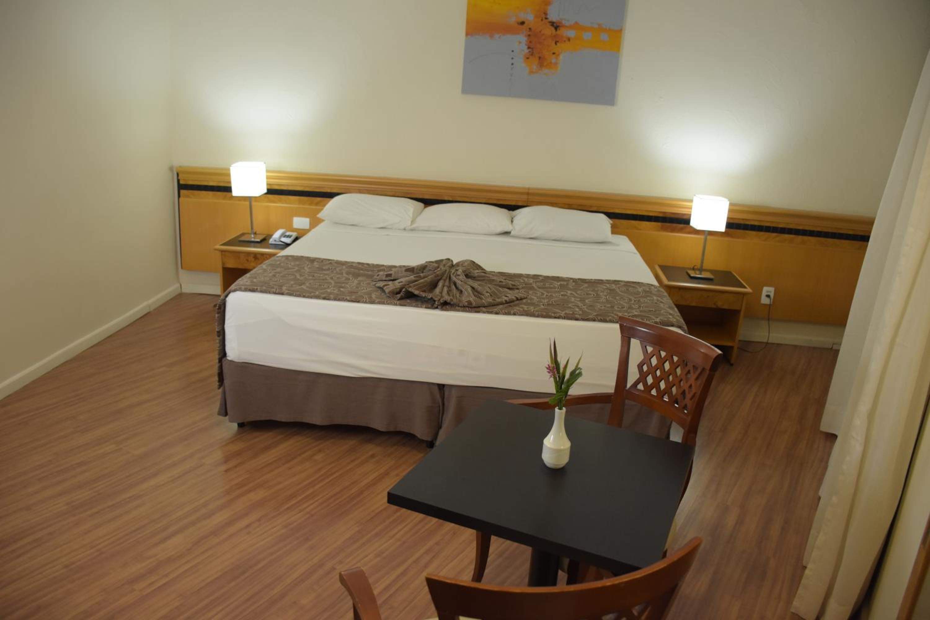 Standard King Room photo 3