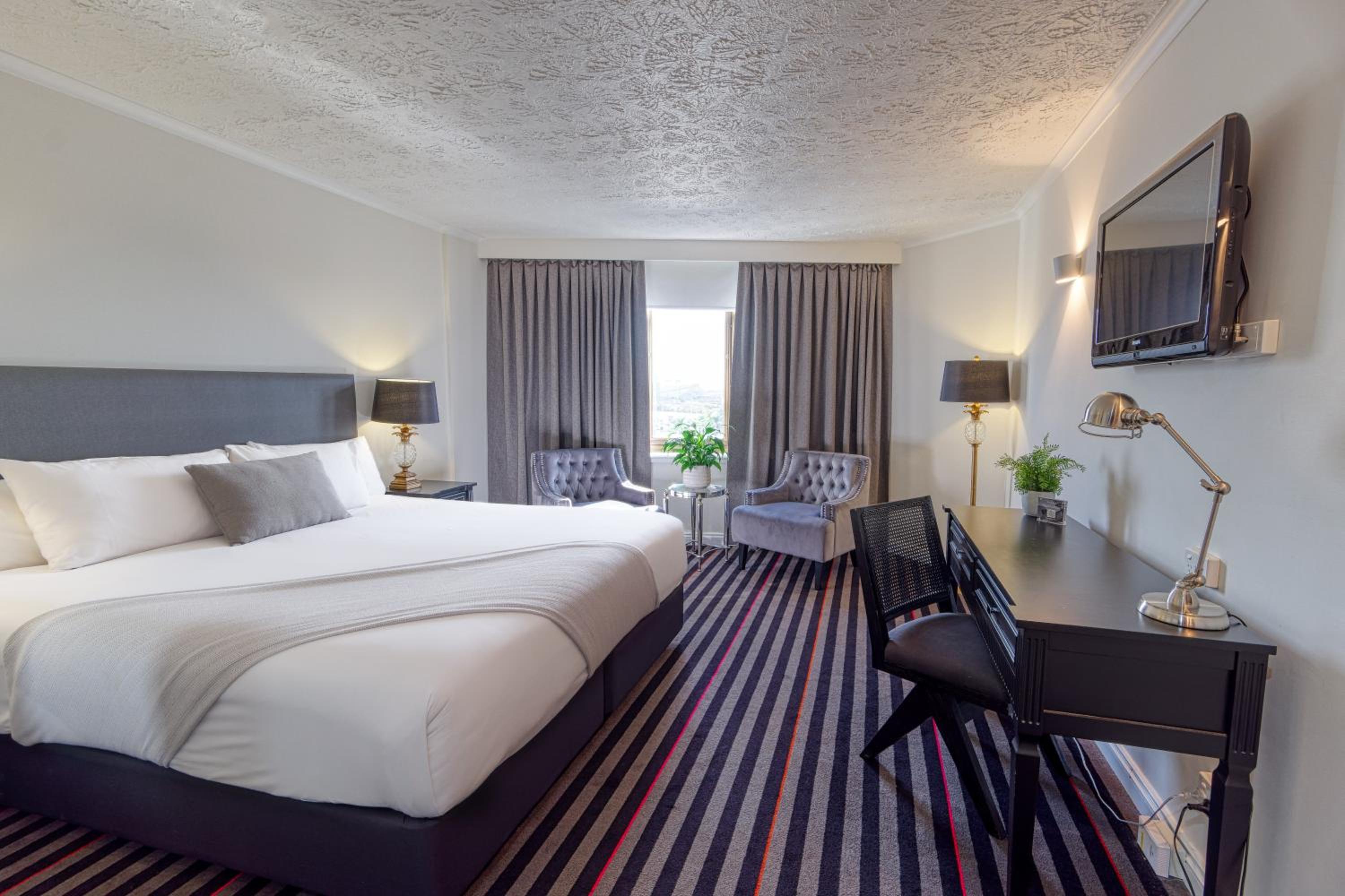 Superior King Room - Photo 1