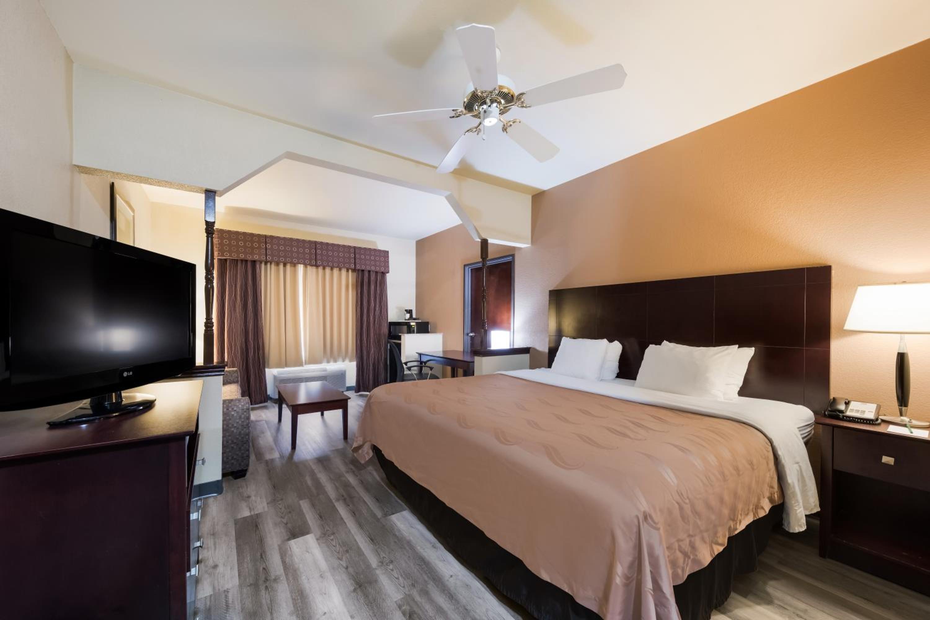 King Room - Accessible/Non-Smoking - Photo 2