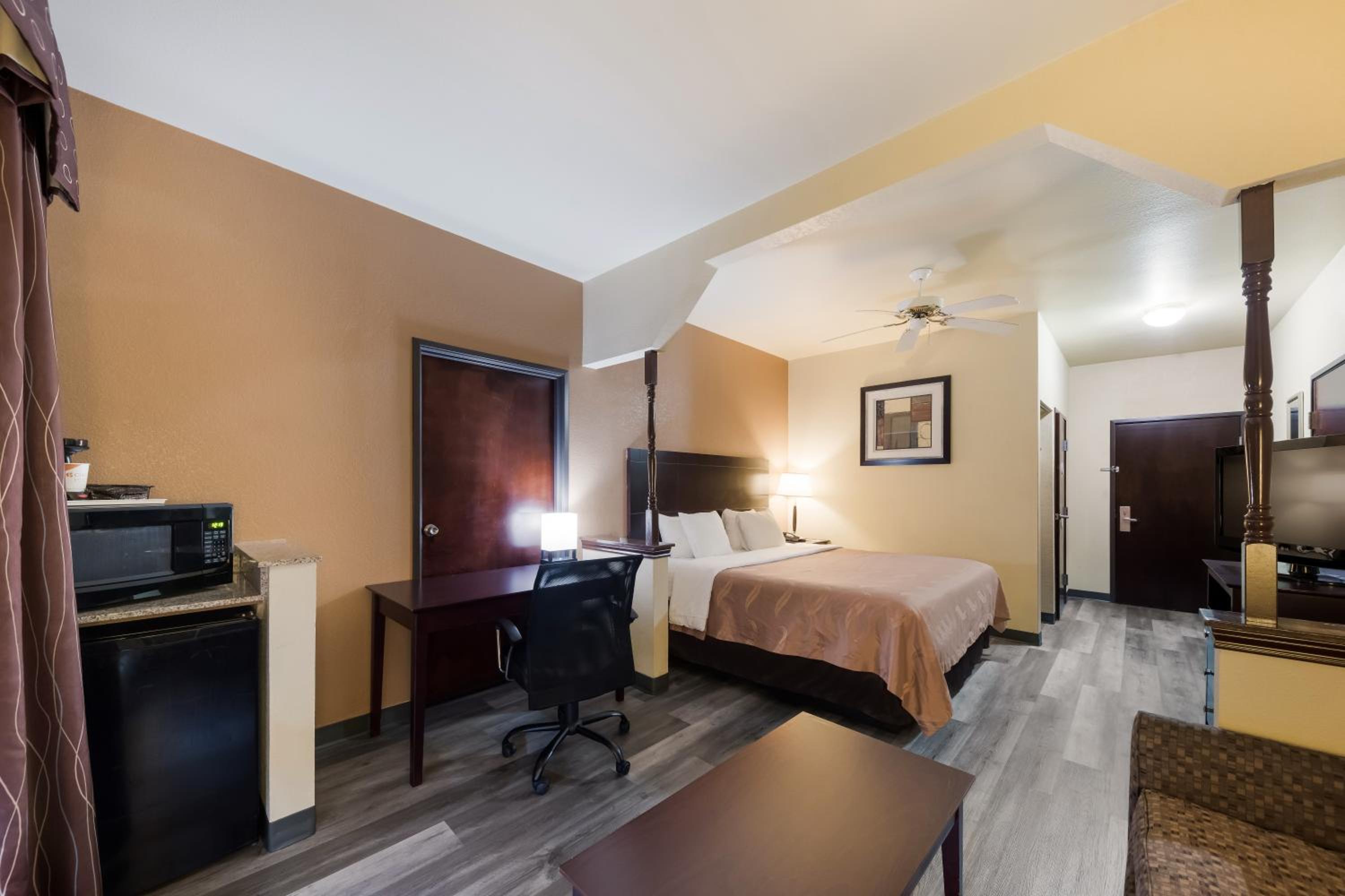 King Room - Accessible/Non-Smoking - Photo 3
