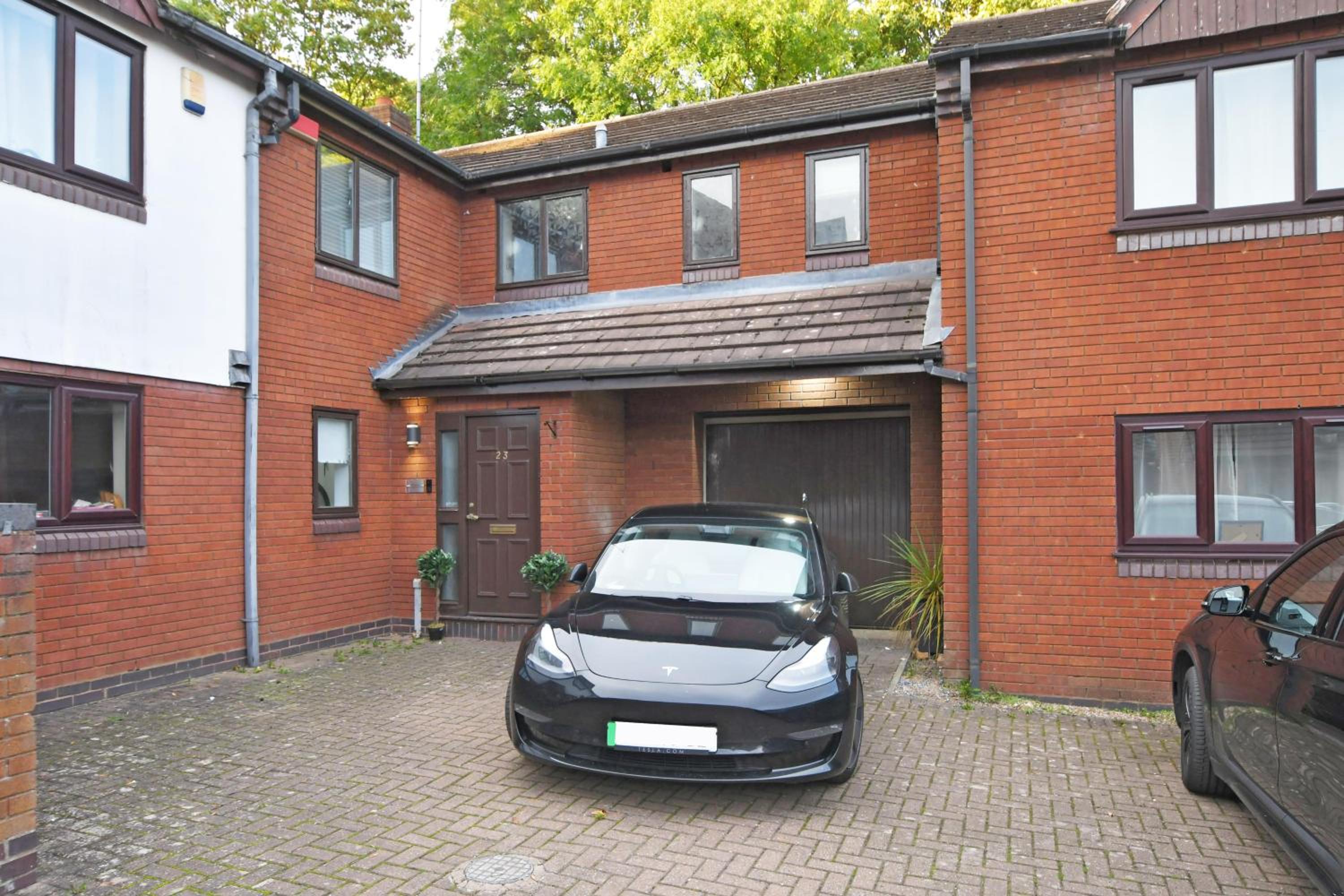 Four-Bedroom House photo 2