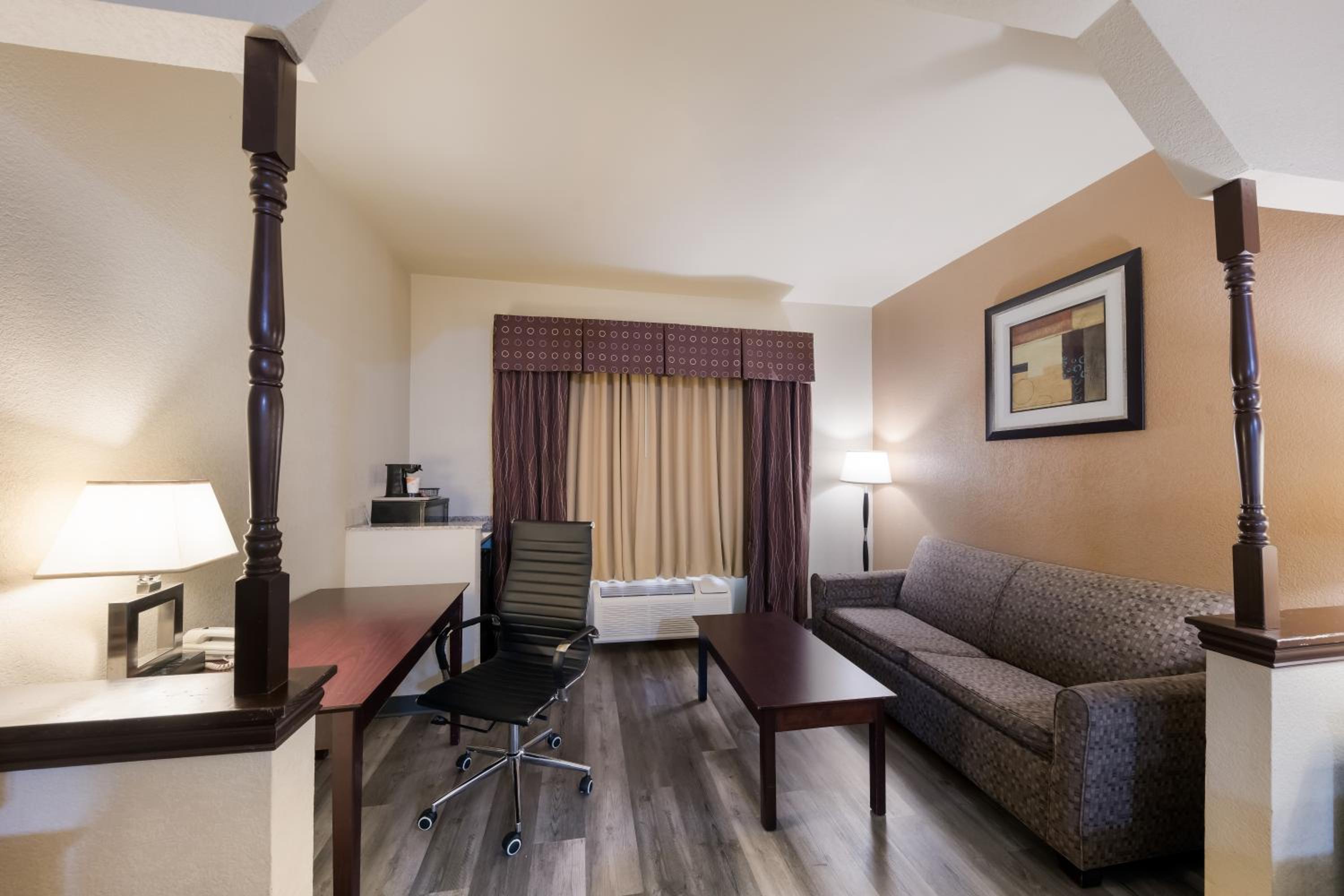 King Room Upgrade - Accessible/Non-Smoking - Photo 2