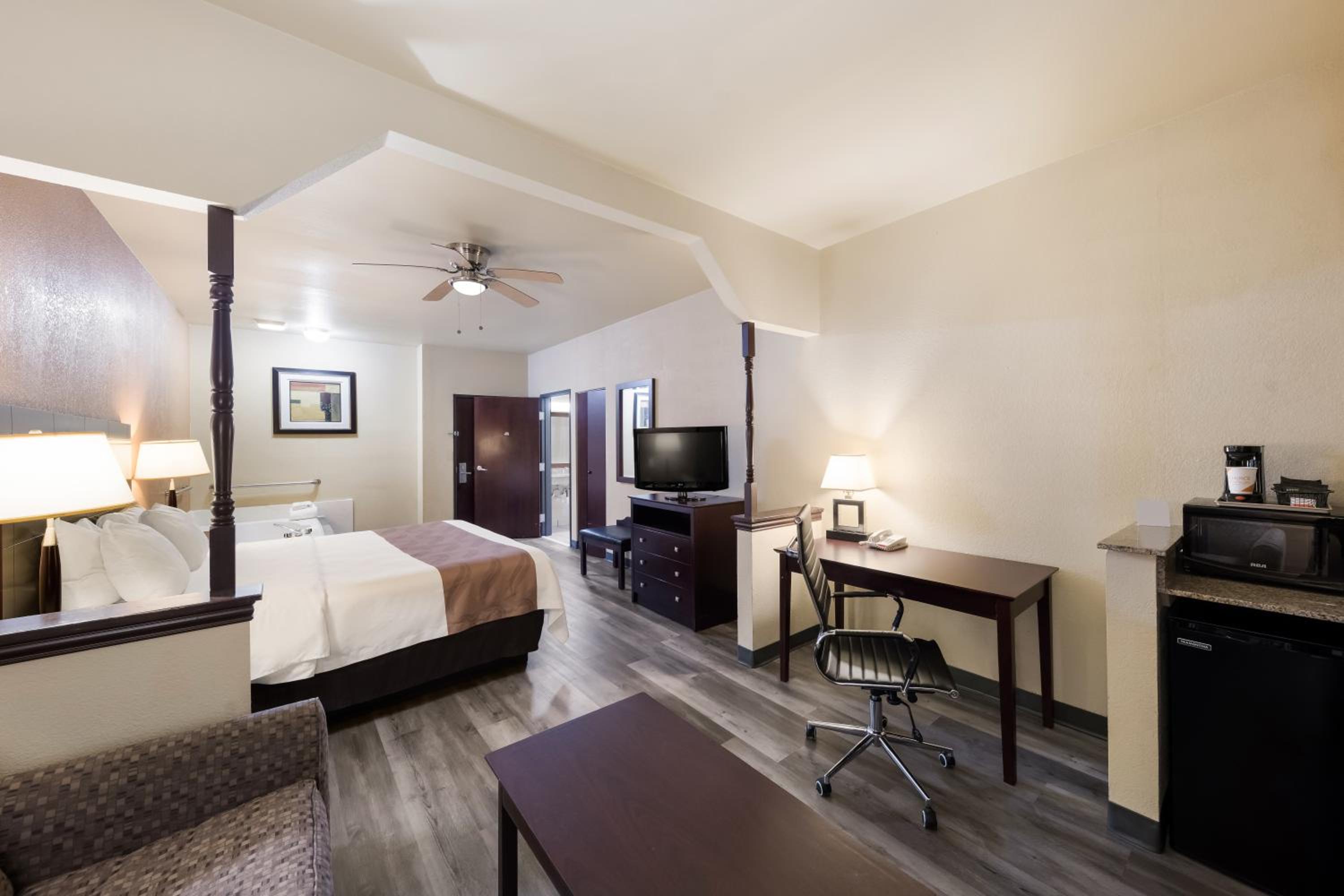 King Room Upgrade - Accessible/Non-Smoking - Photo 3