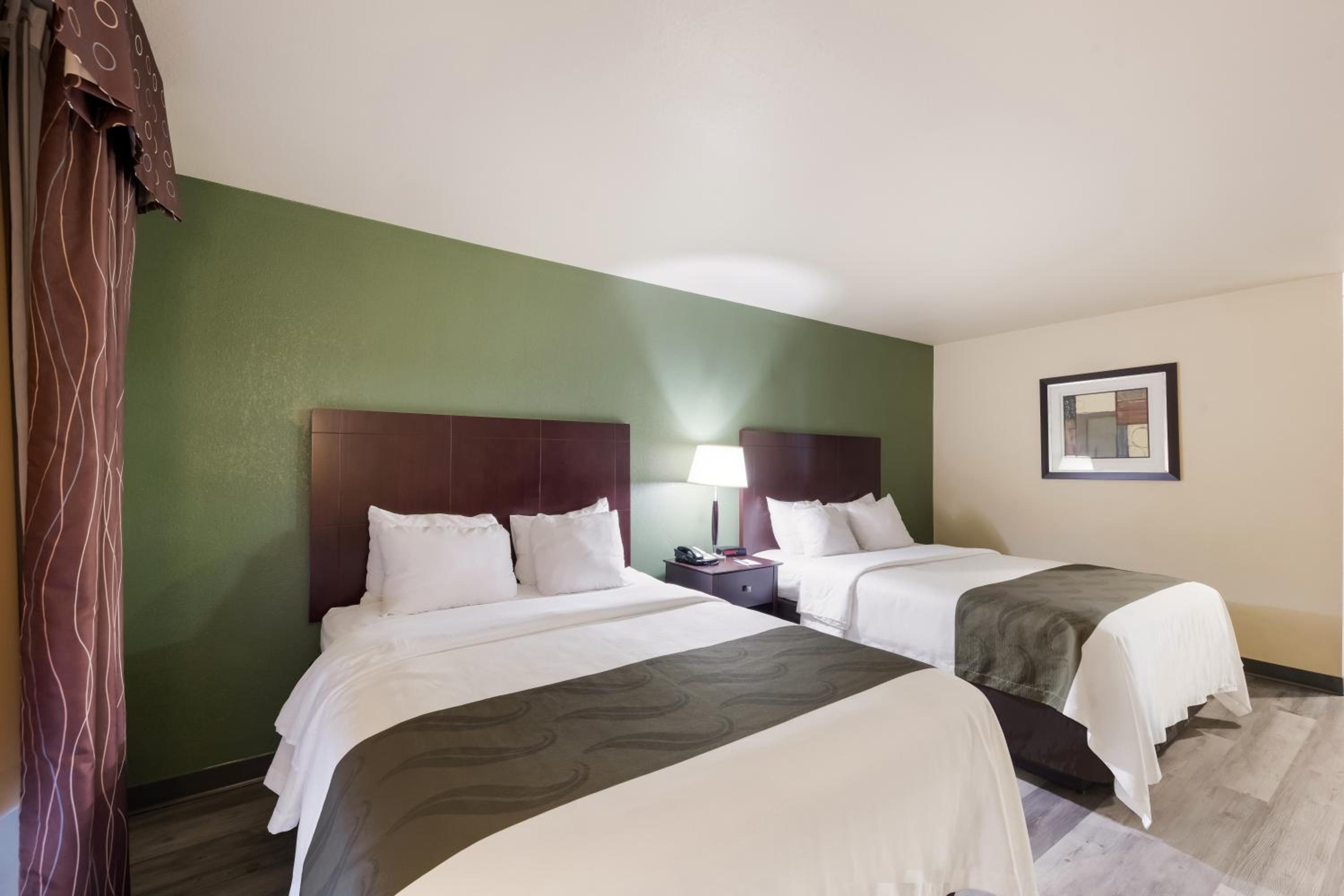 Queen Room with Two Queen Beds - Non-Smoking - Photo 1