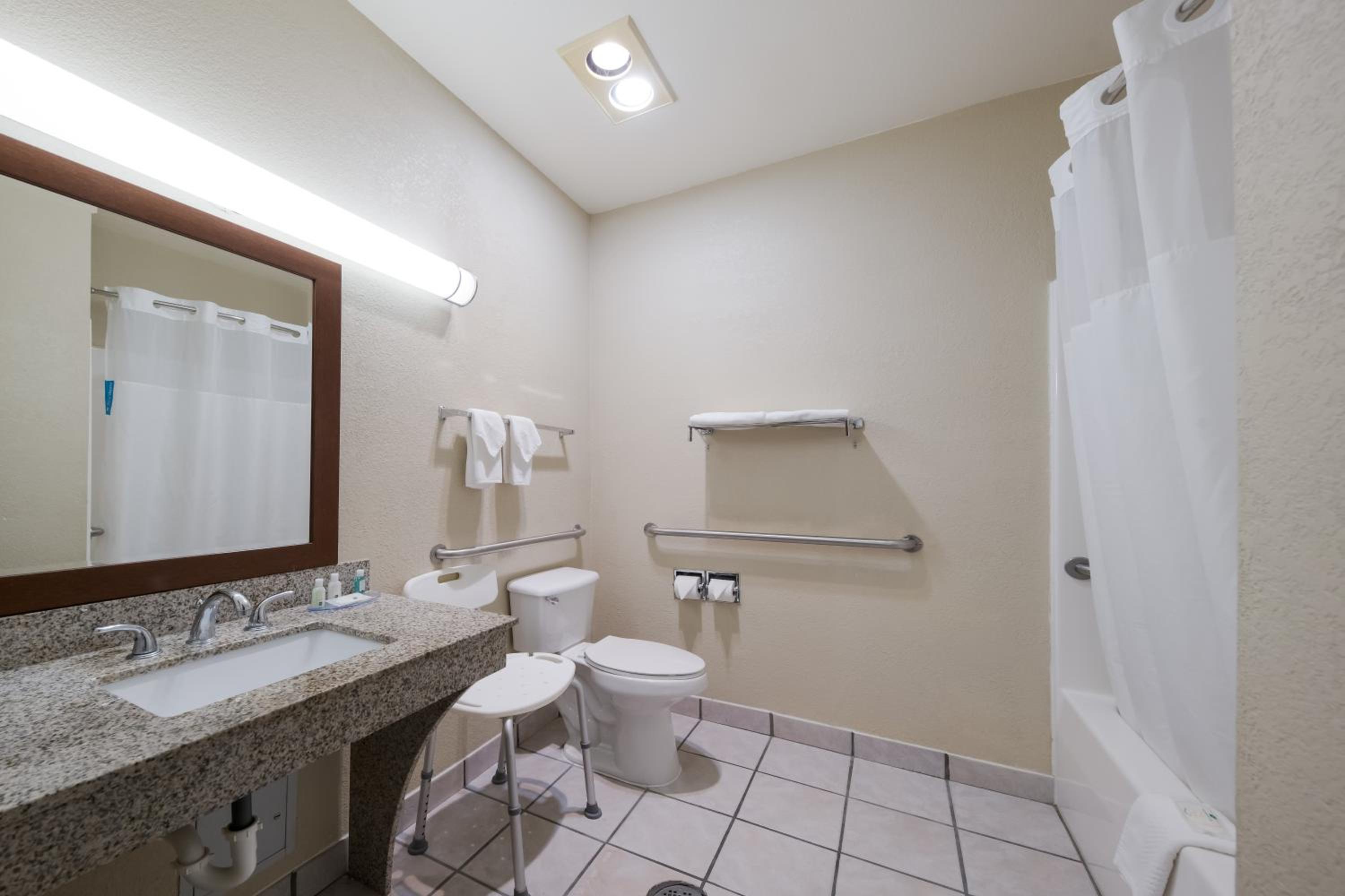 King Room - Accessible/Non-Smoking - Photo 6