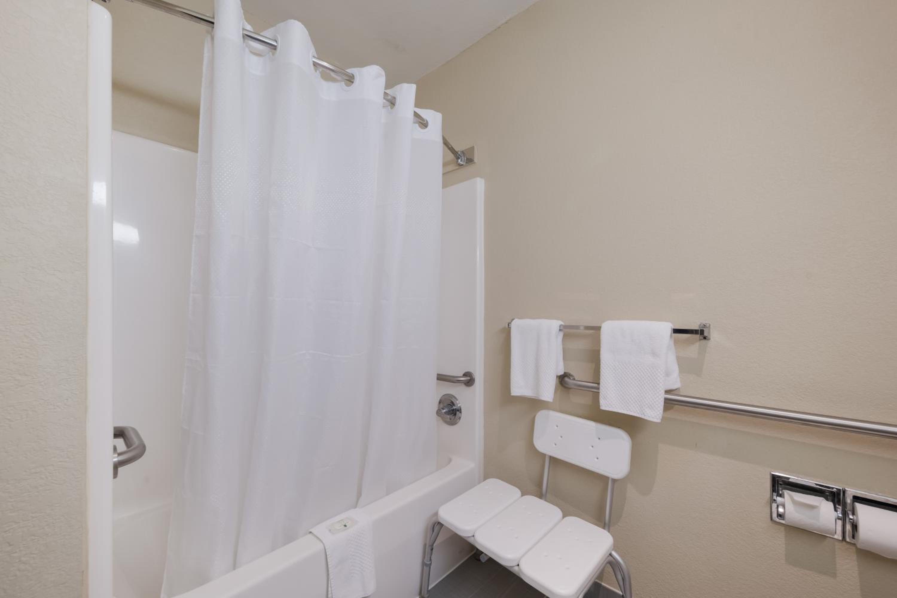 King Room - Accessible/Non-Smoking - Photo 7