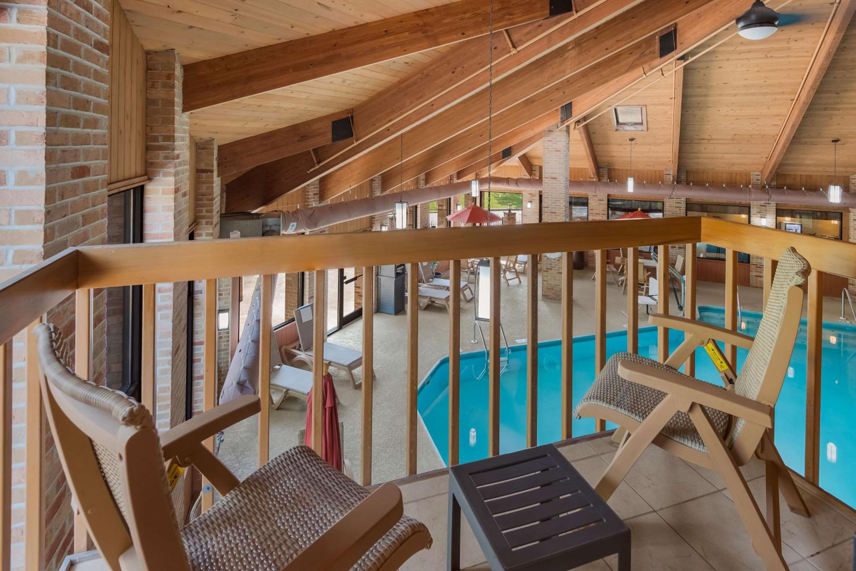 King Room with Hot Tub - Non-Smoking photo 3