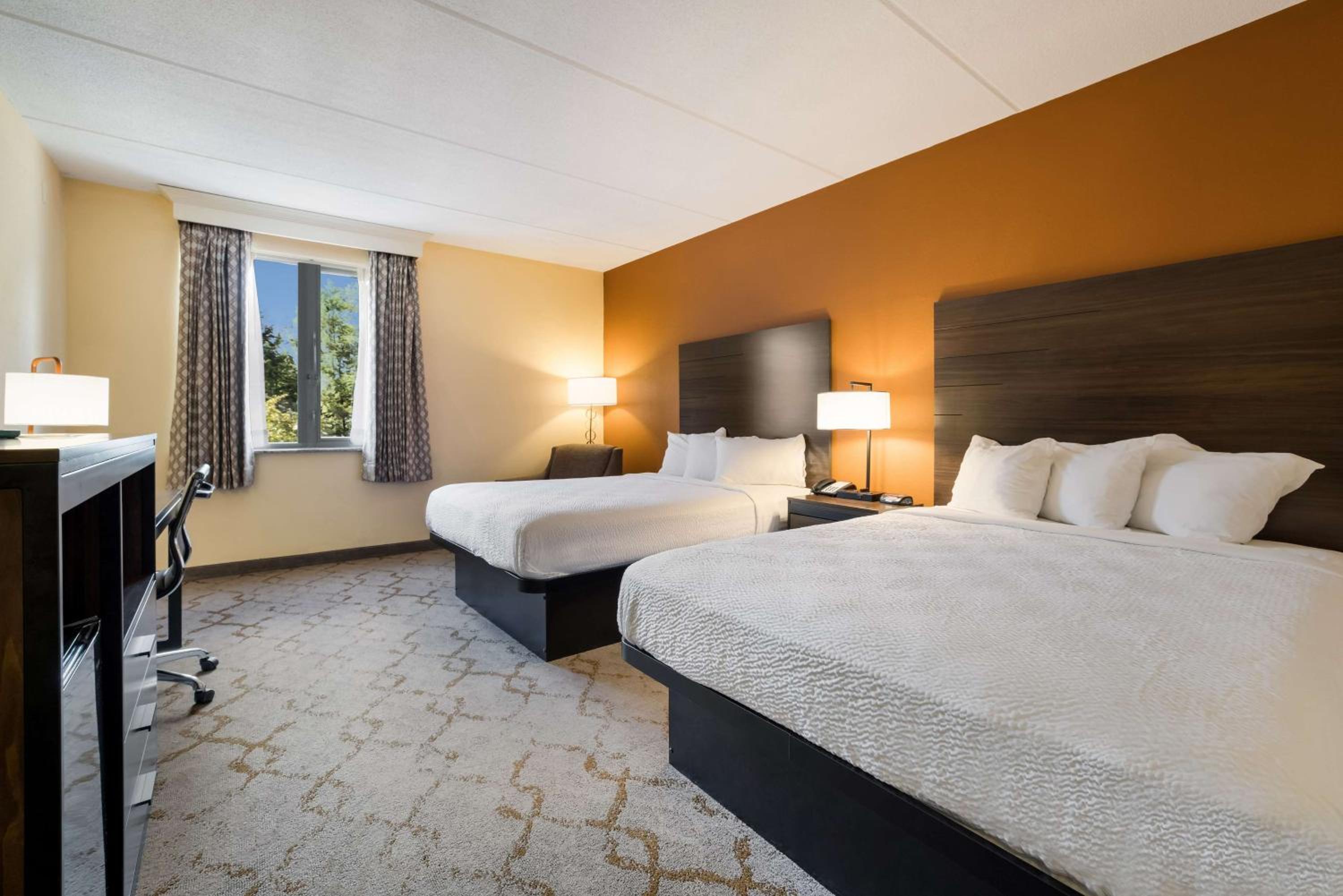 Queen Room with Two Queen Beds - Non-Smoking - Photo 1