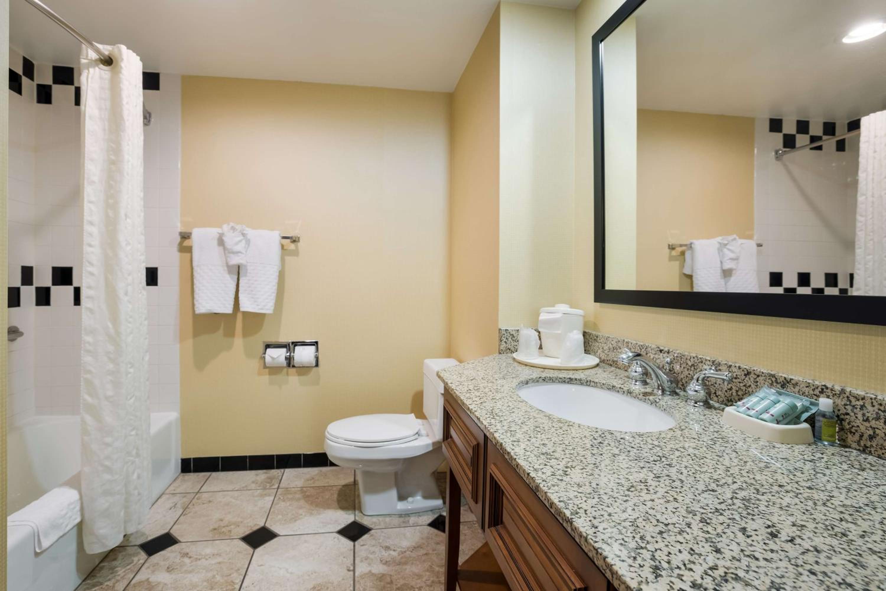 King Room - Non-Smoking - Photo 2