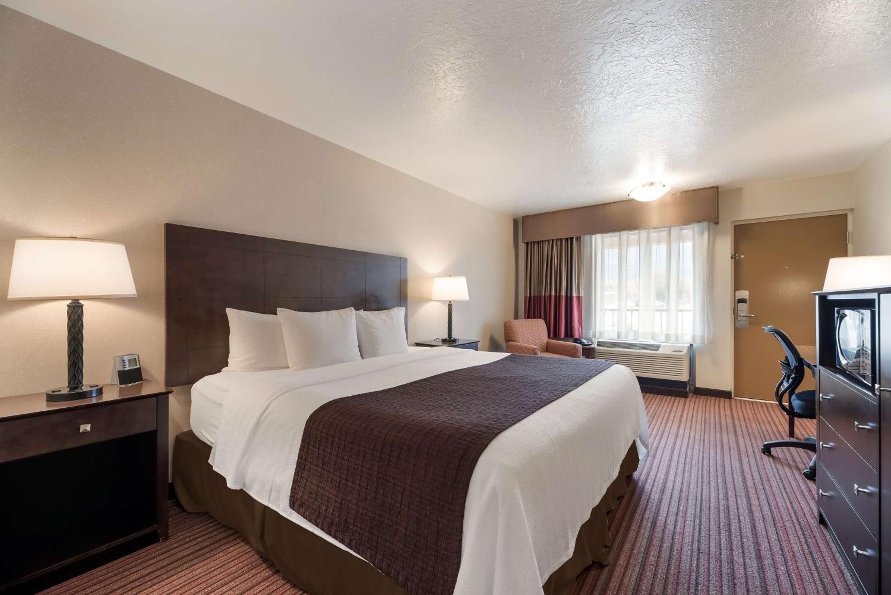 King Room - Non-Smoking photo 1