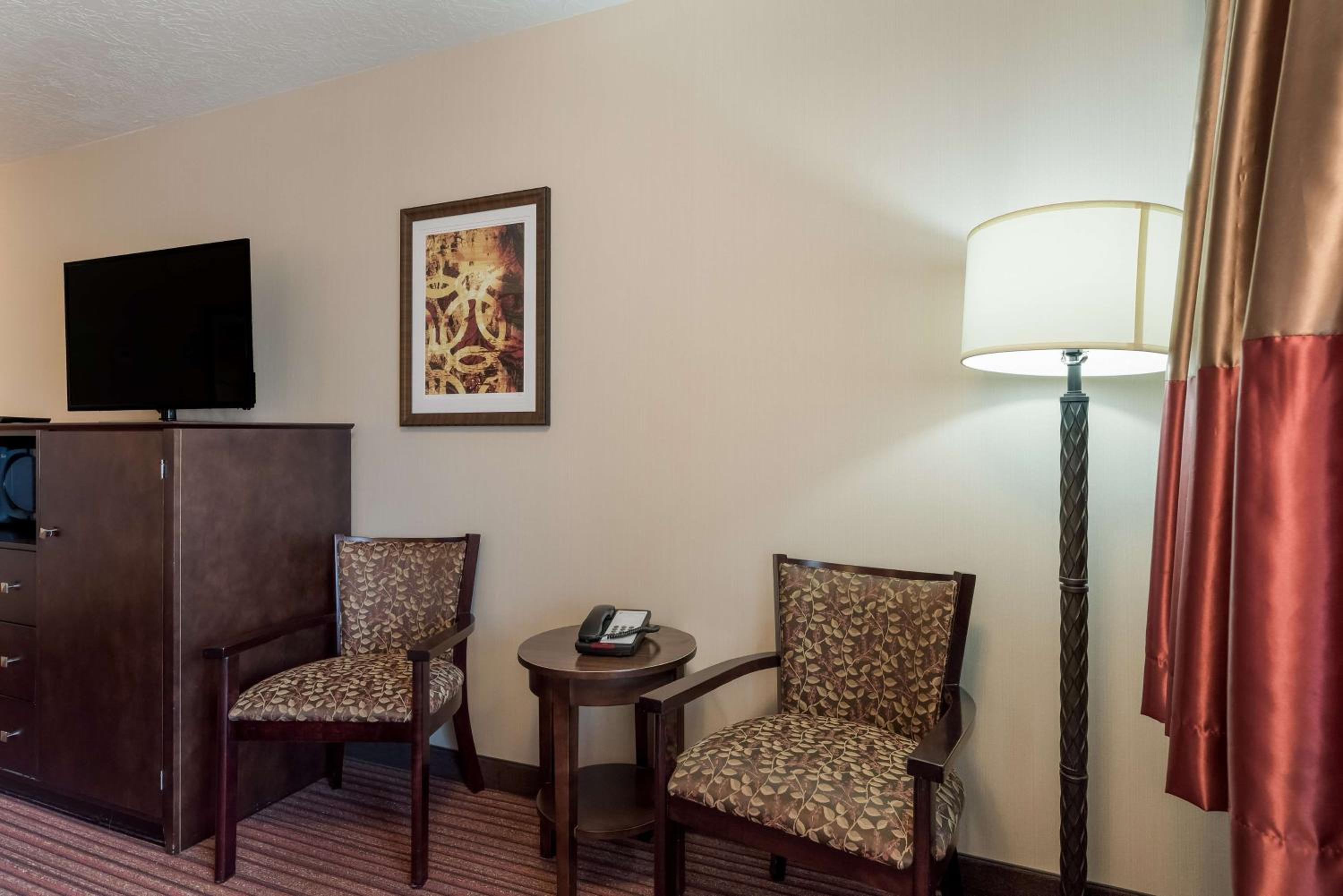 King Room - Non-Smoking photo 2