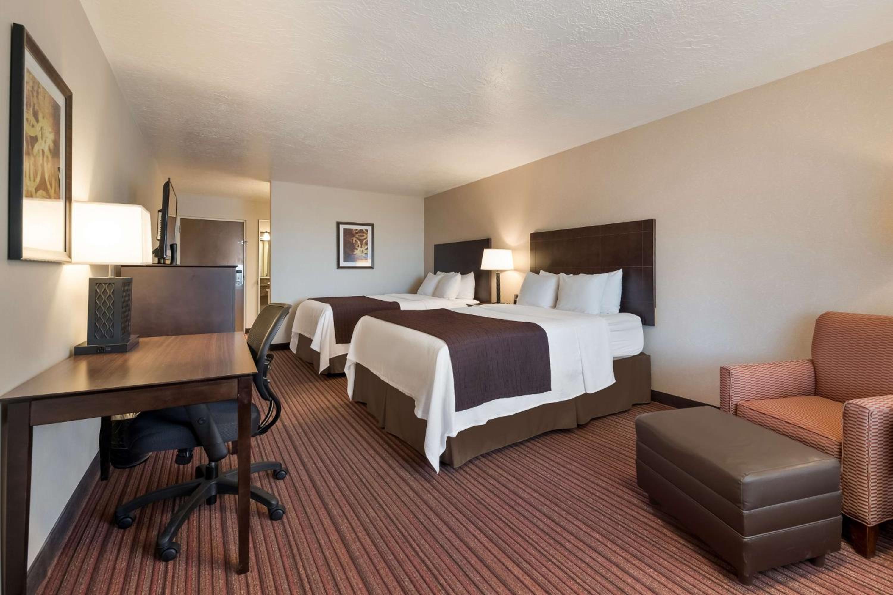 Queen Room with Two Queen Beds - Non-Smoking photo 1