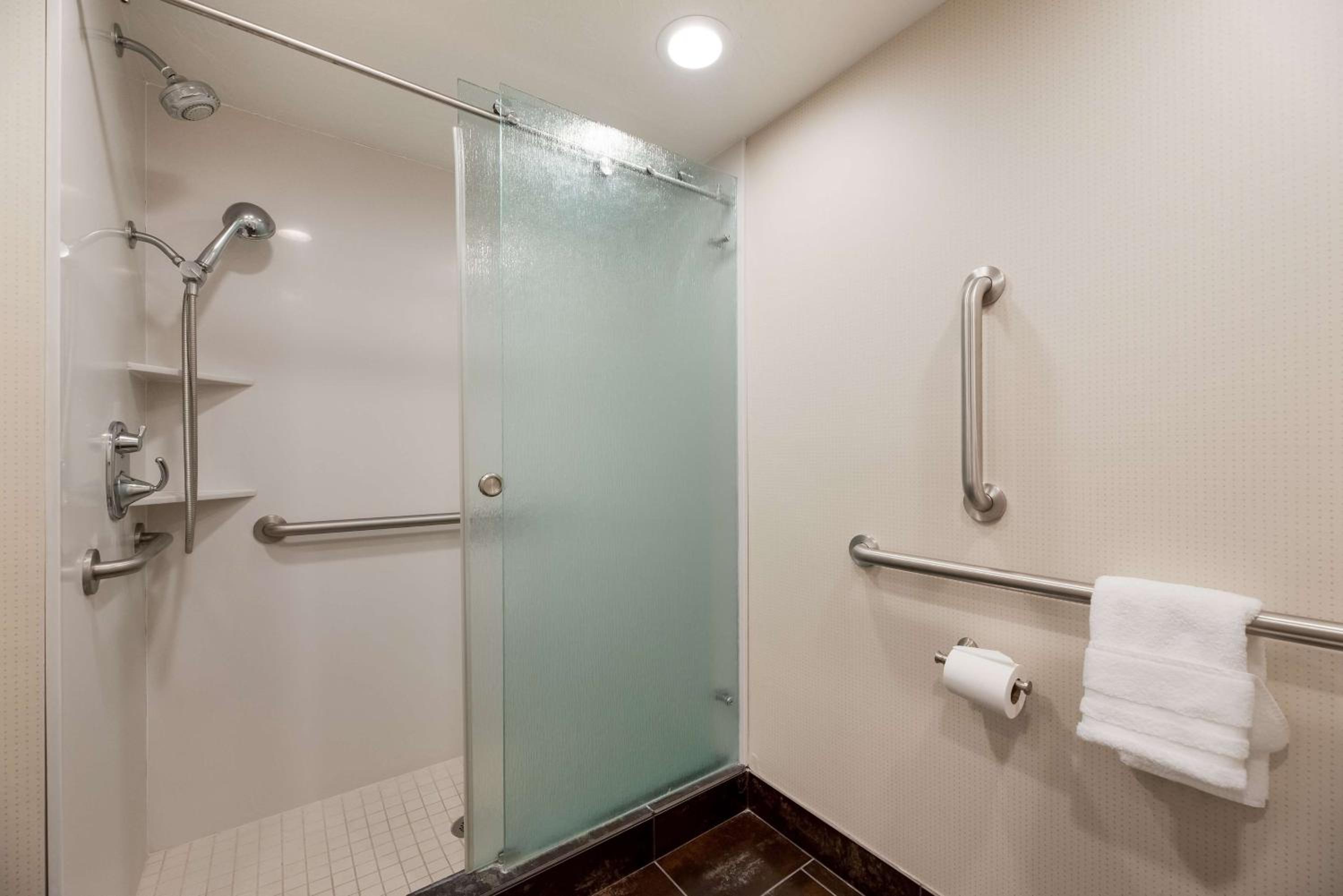 Queen Room - Mobility Accessible with Roll-In Shower photo 3