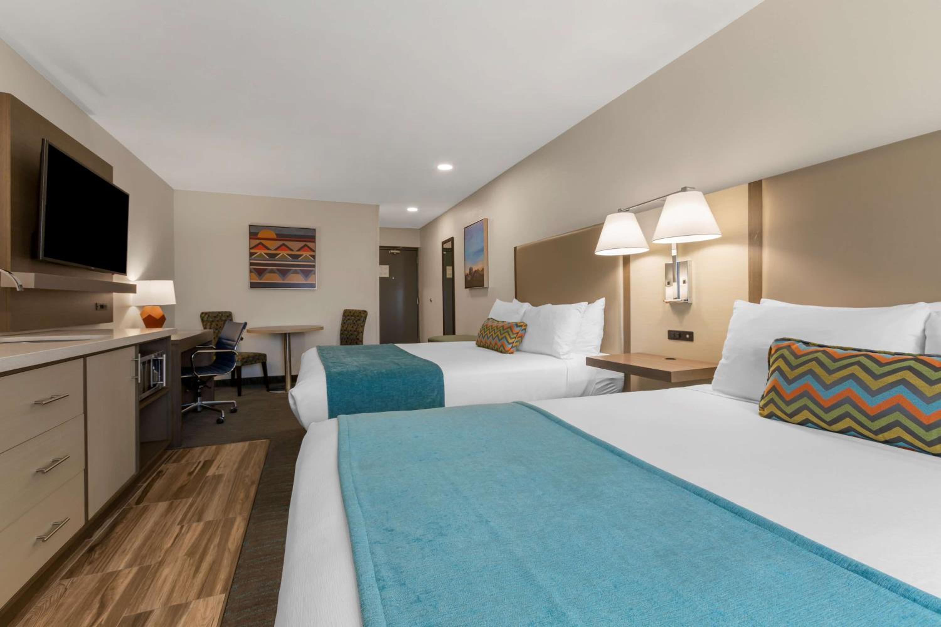 Queen Room with Two Queen Beds and Kitchenette - Non-Smoking - Photo 1