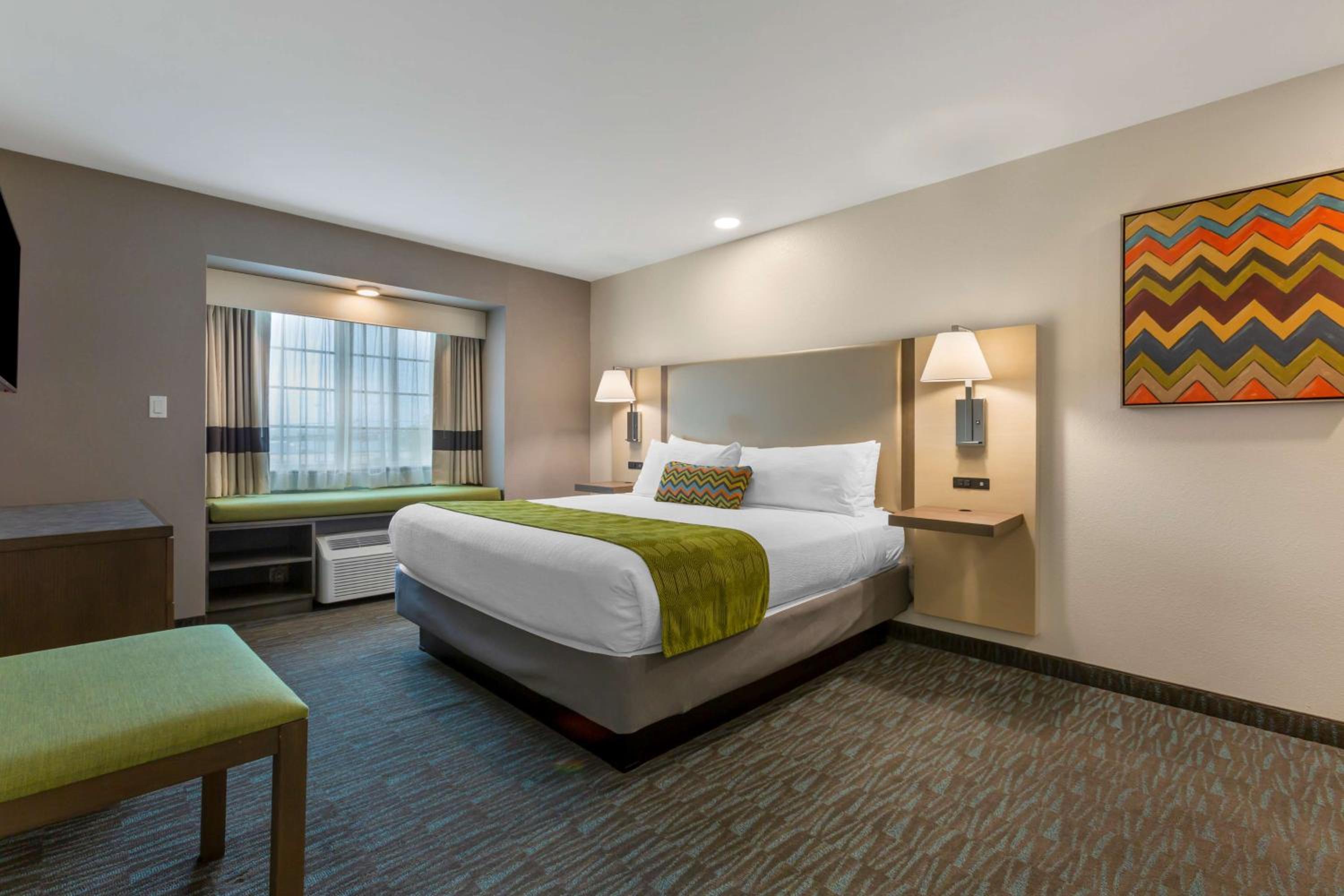 King Room - Non-Smoking - Photo 1