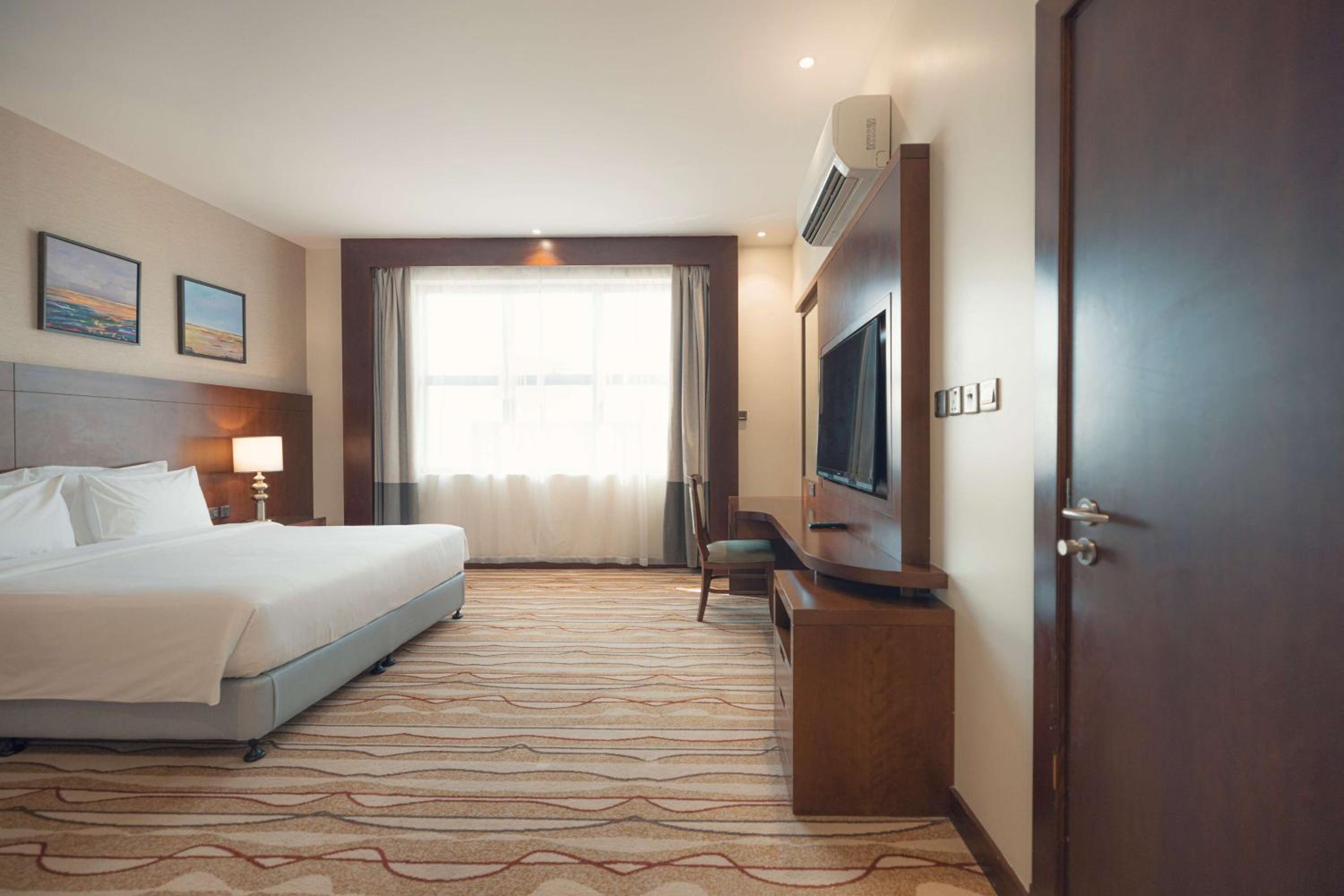 Two-Bedroom Suite with City View photo 2
