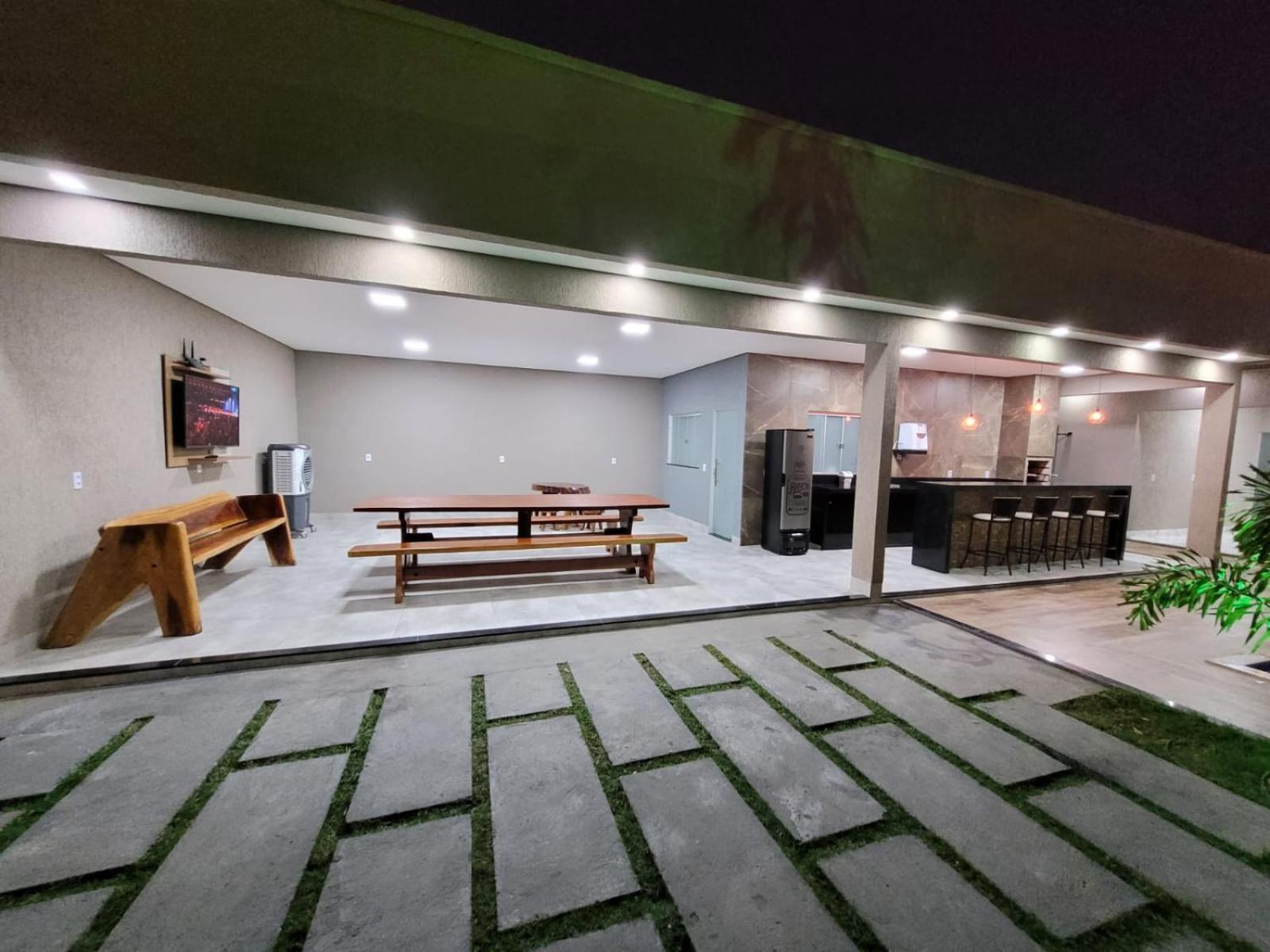Five-Bedroom House photo 3