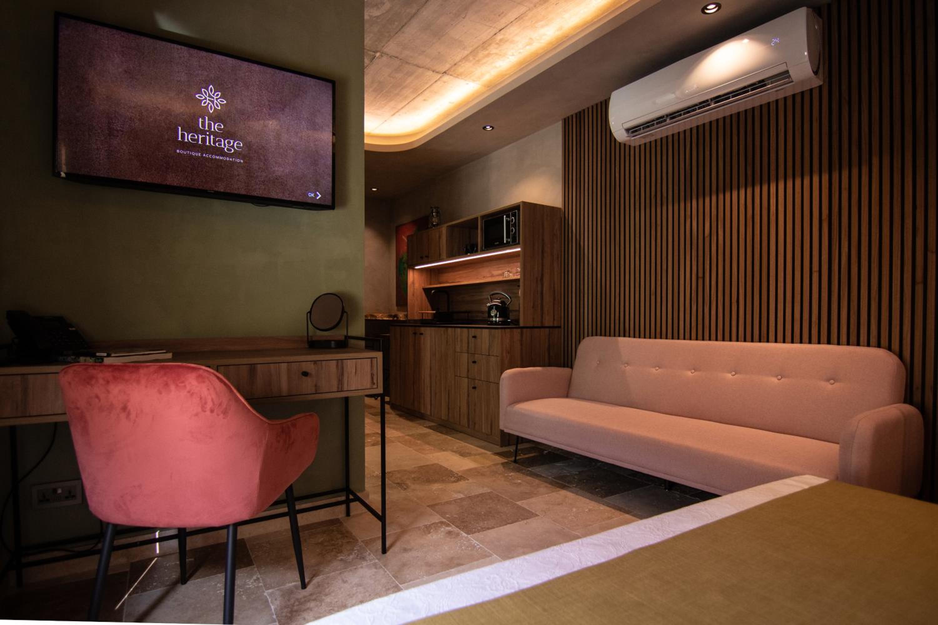 Superior King Room with Terrace - Photo 13