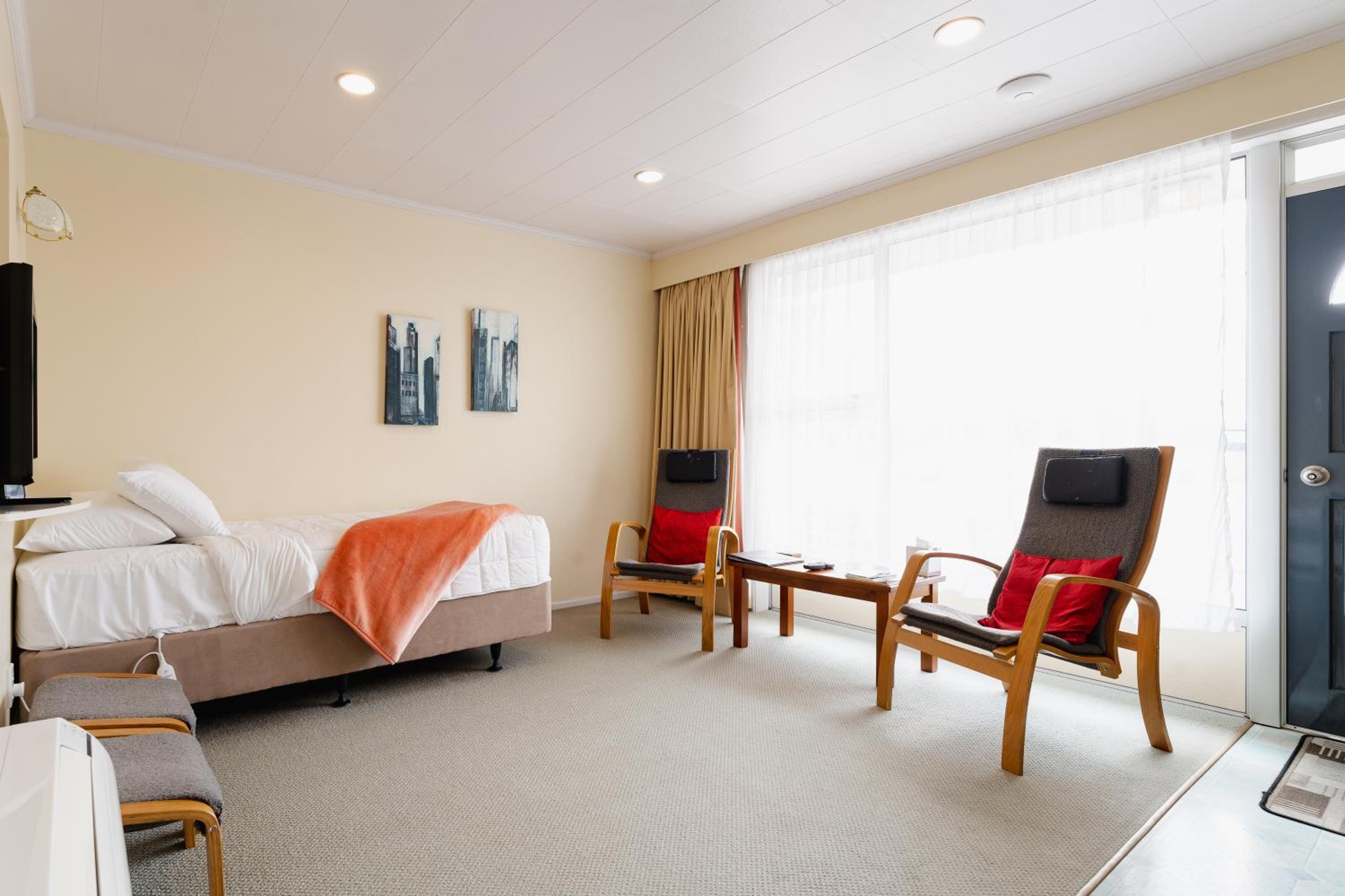 Queen One Bedroom Unit - Photo 1