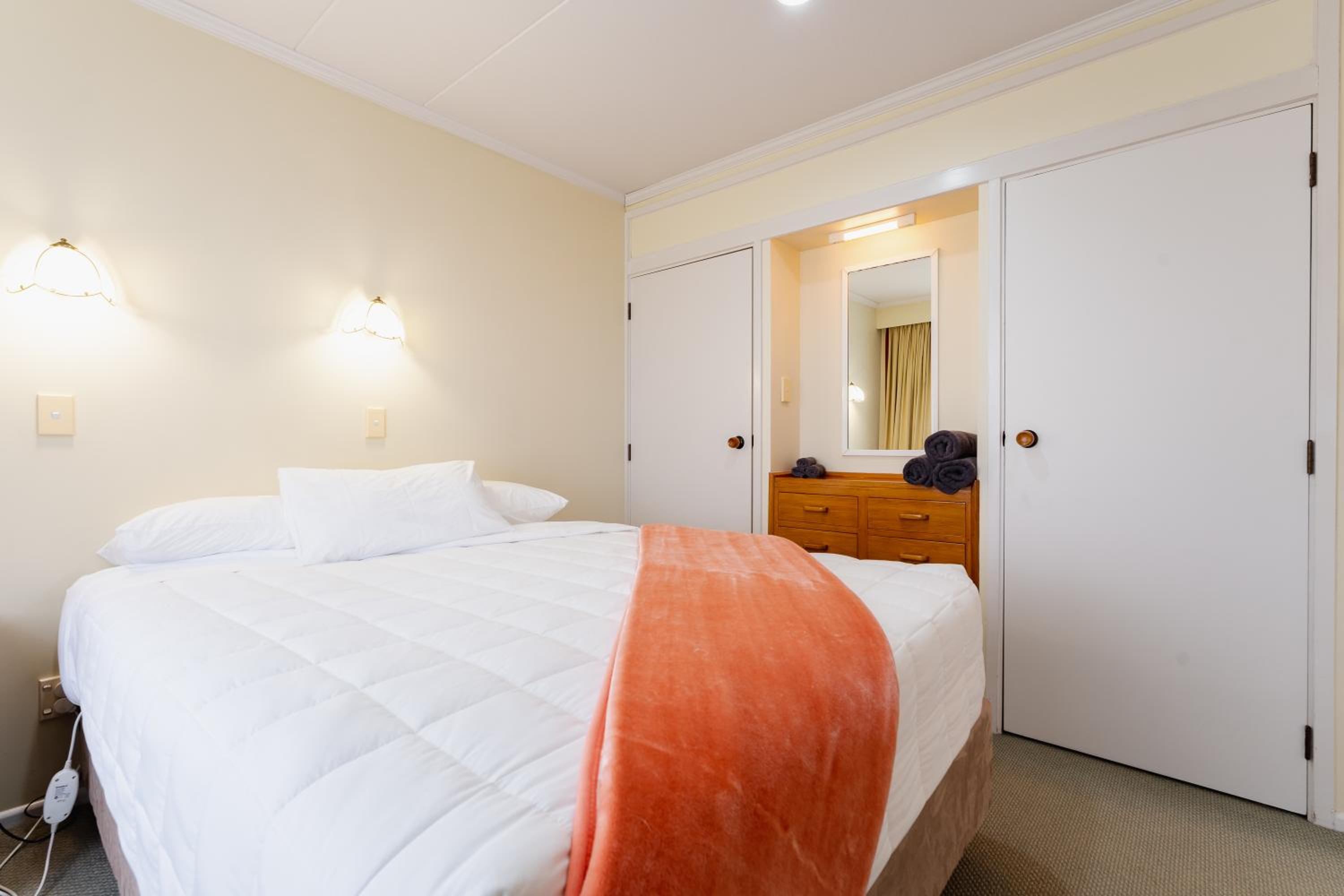 Queen One Bedroom Unit - Photo 2