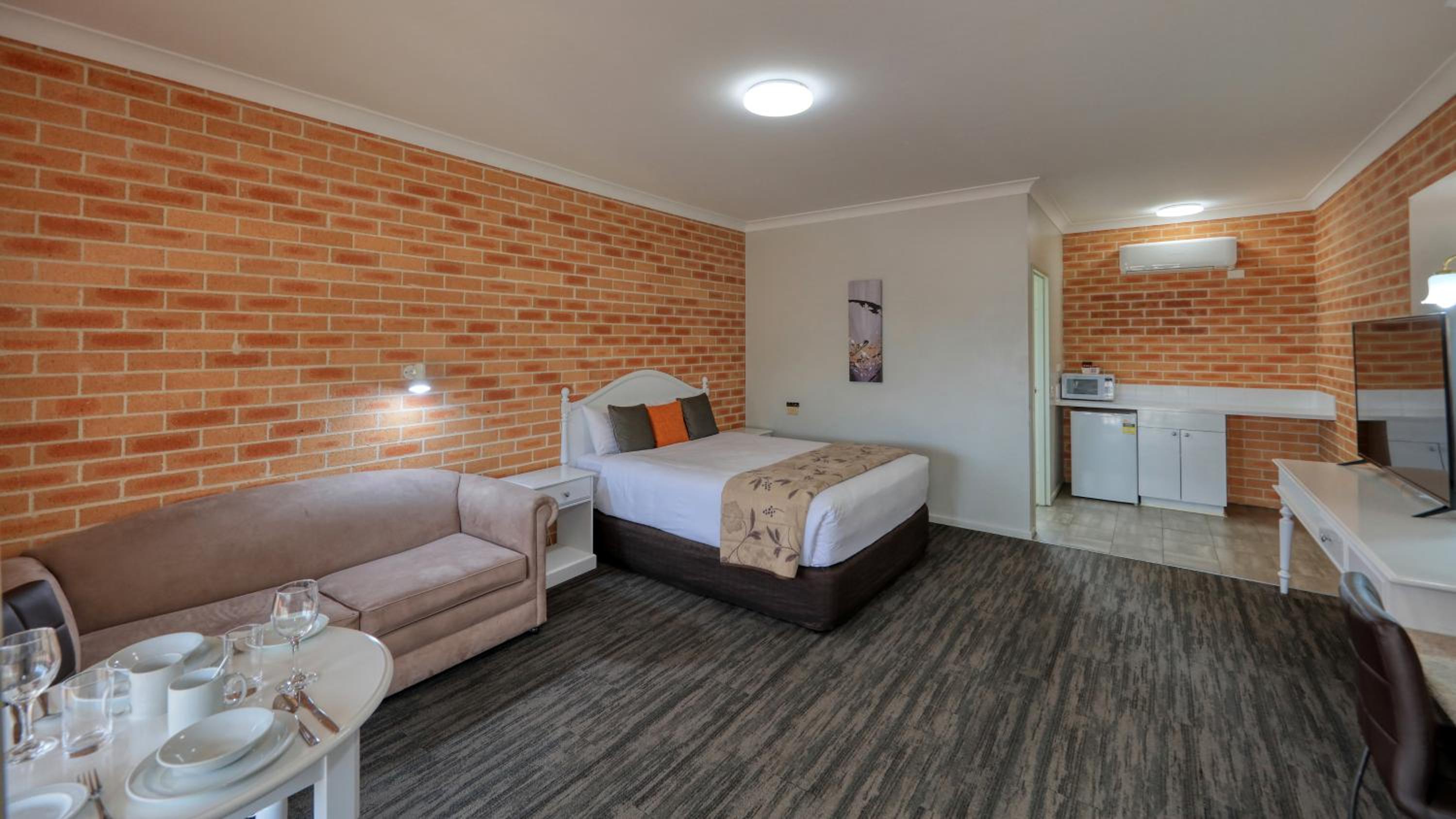 Queen Room with Spa Bath